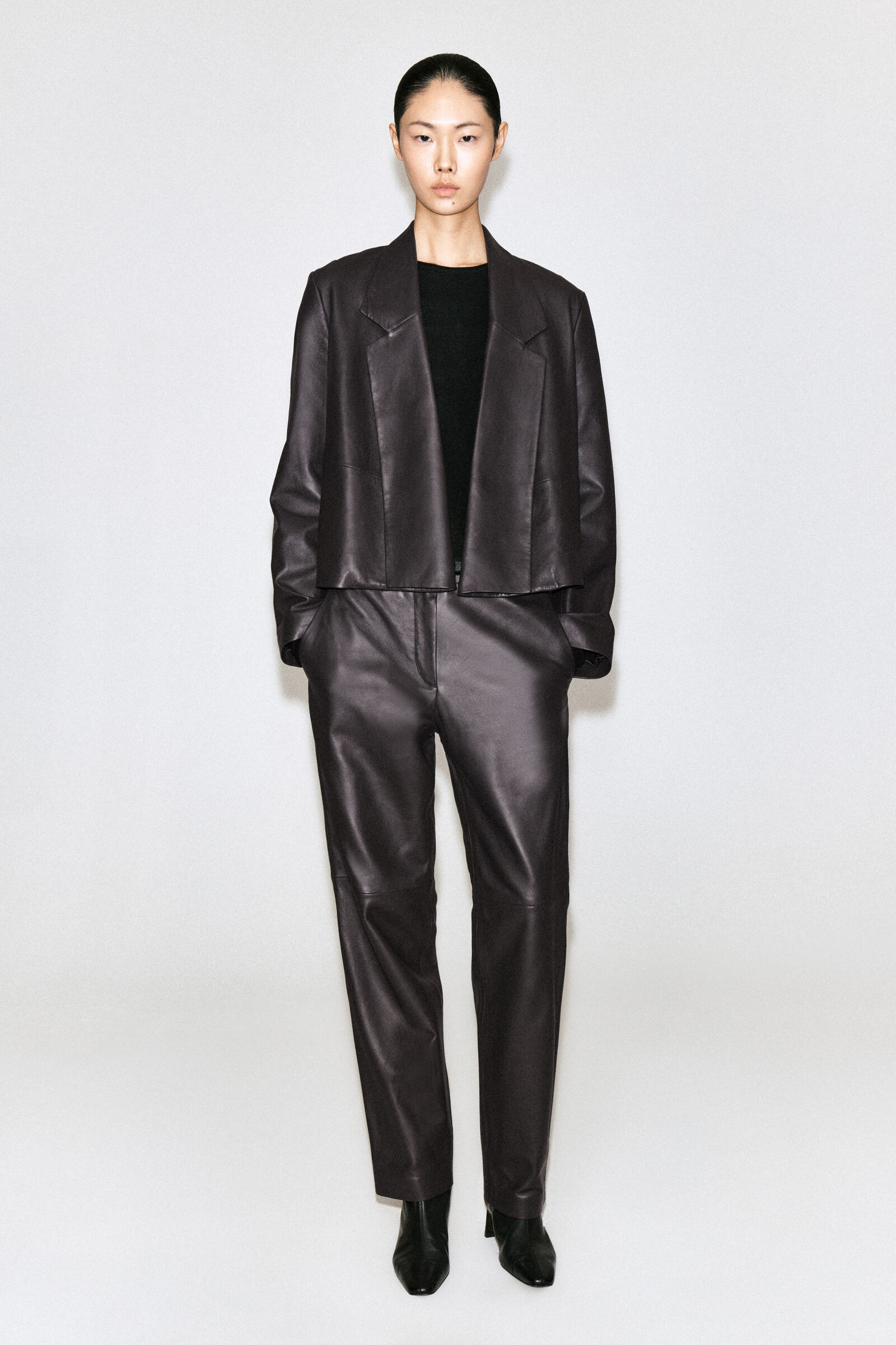 CROPPED LEATHER BLAZER クロップドレザーブレザー MAHOGANY｜COS コス