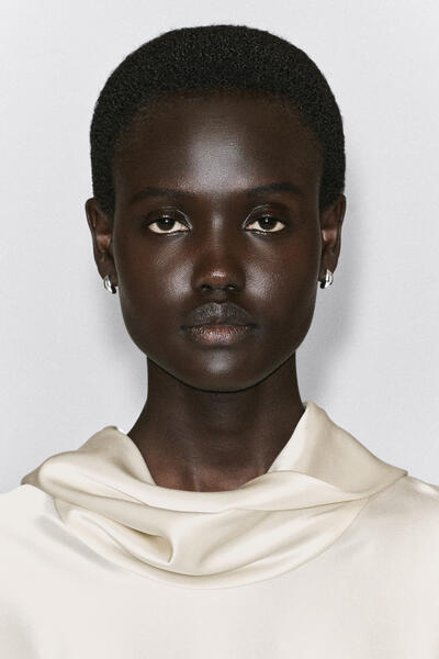 SCULPTURAL HALF-HOOP EARRINGS