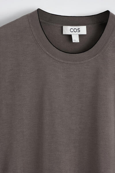 COS コントラストトリム入り シルクコットン Tシャツ