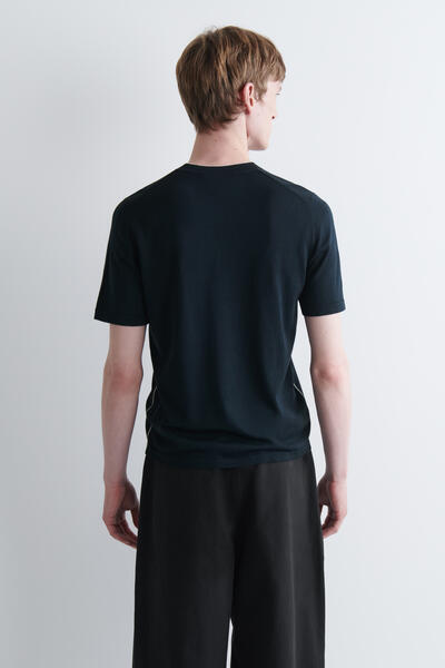 COS コントラストトリム入り シルクコットン Tシャツ