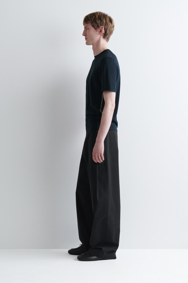COS コントラストトリム入り シルクコットン Tシャツ