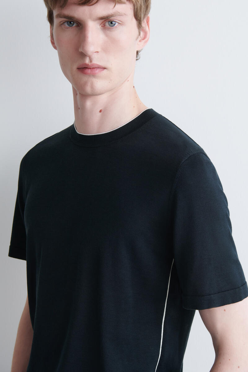 COS コントラストトリム入り シルクコットン Tシャツ