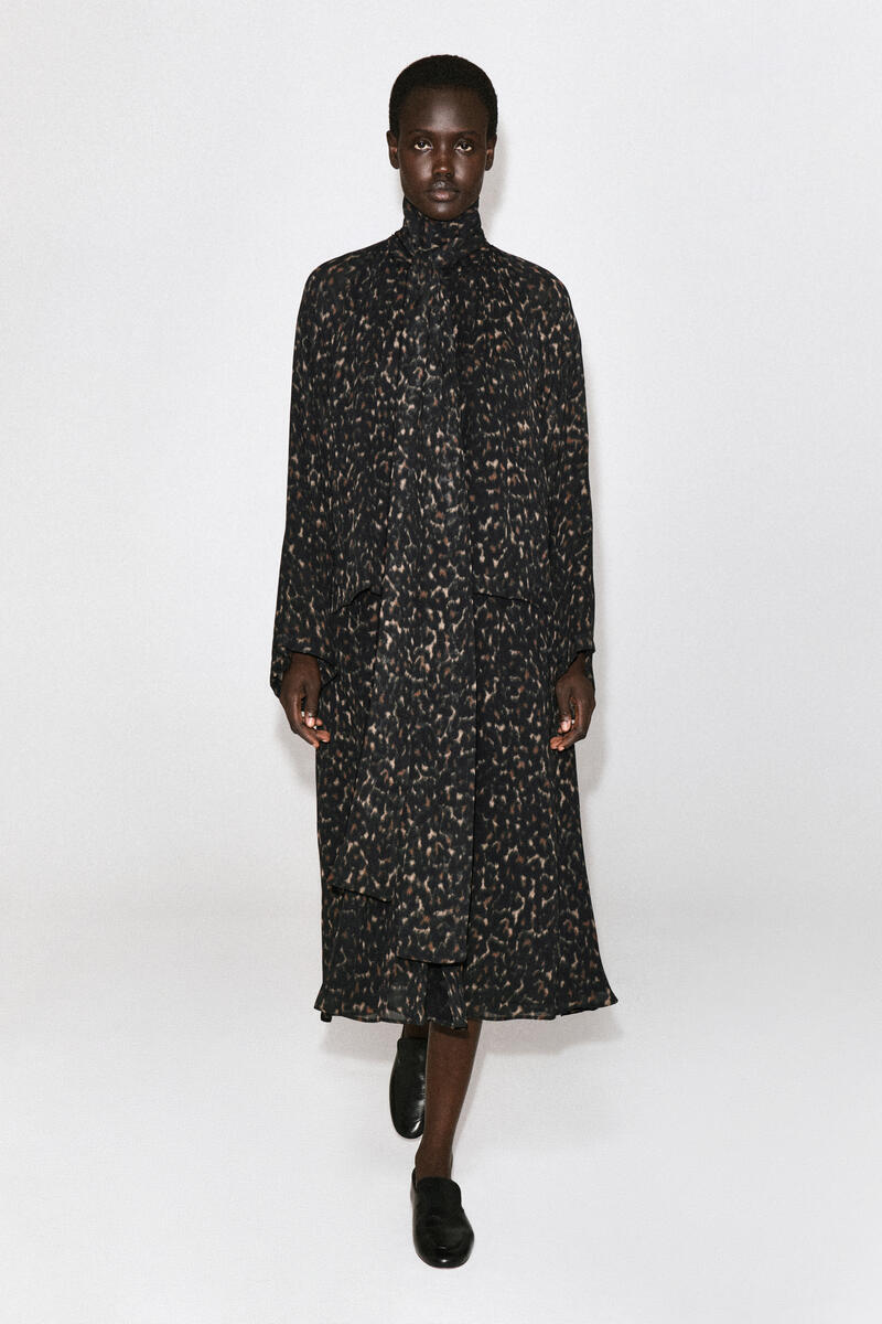 LEOPARD-PRINT FLUID SCARF-DETAIL DRESS レオパードプリント スカーフ