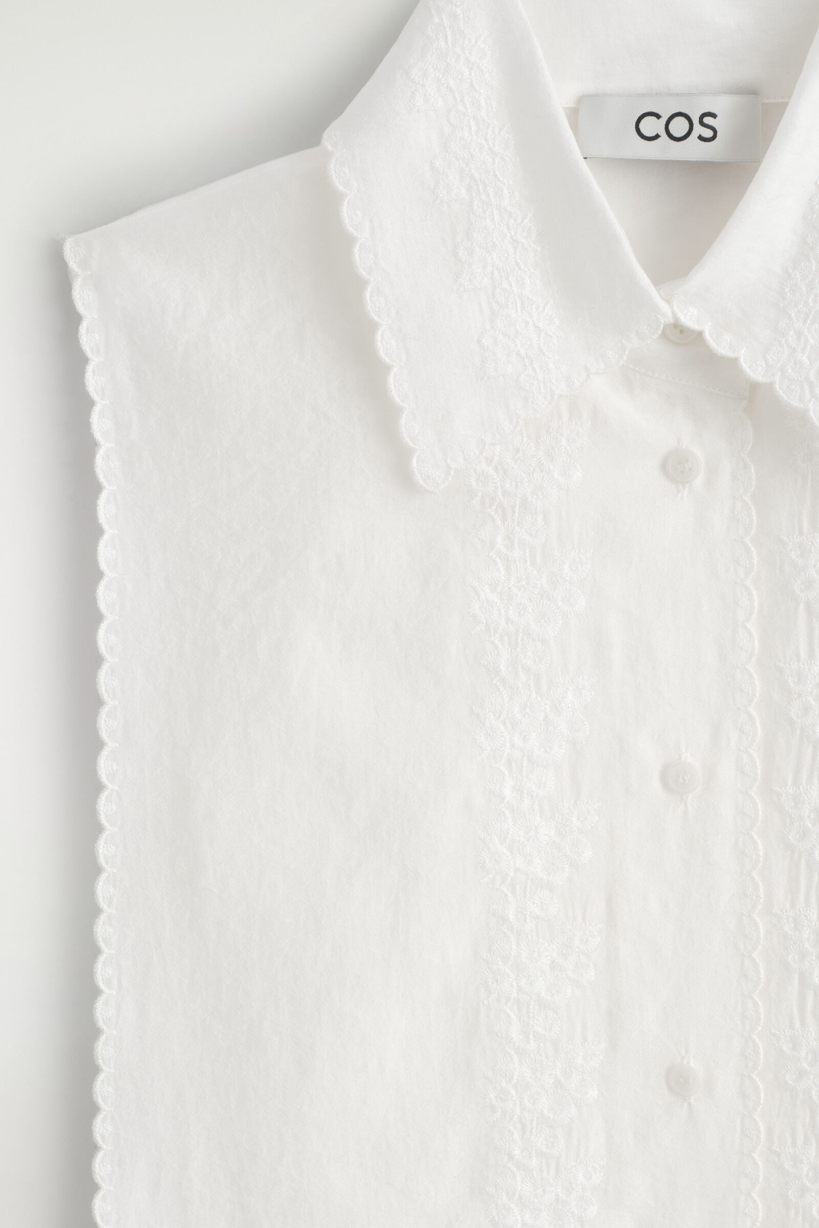 EMBROIDERED SCALLOPED BIBWHITE