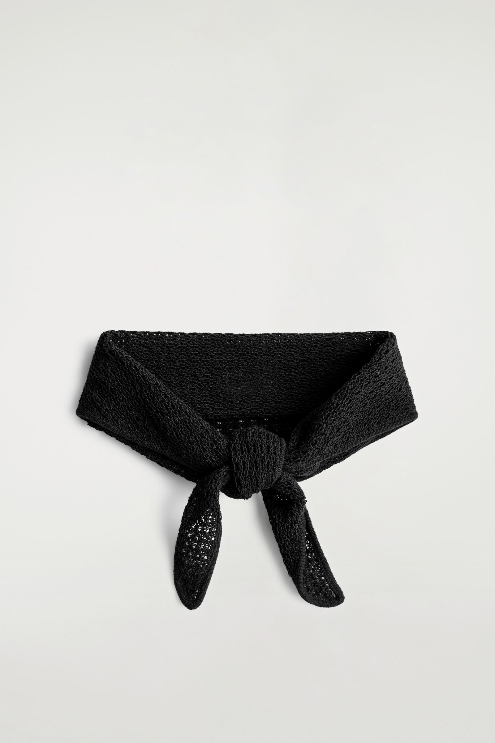 OPEN-KNIT TRIANGLE SCARFBLACK