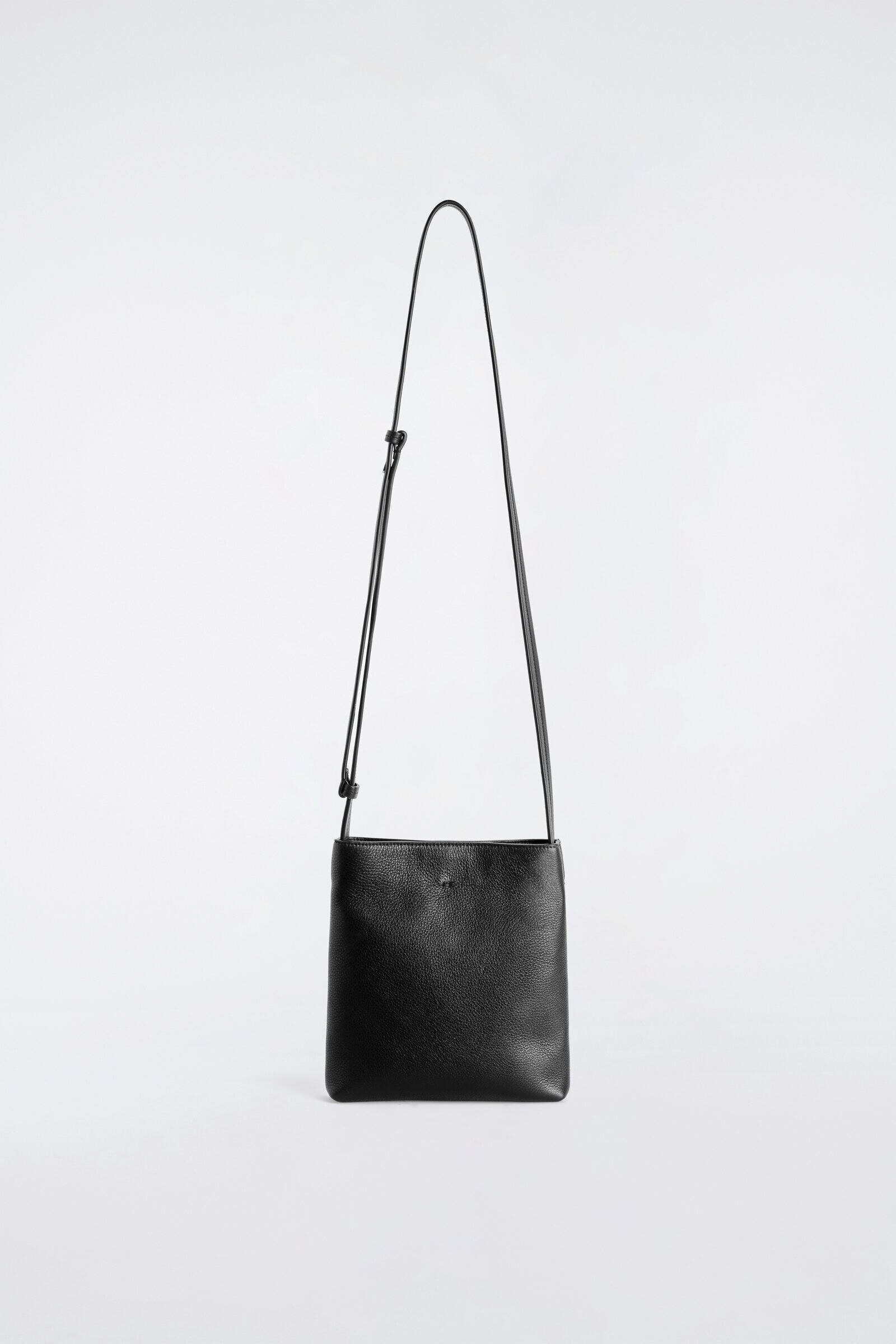 CITY CROSSBODY BAG - GRAINED-LEATHERBLACK