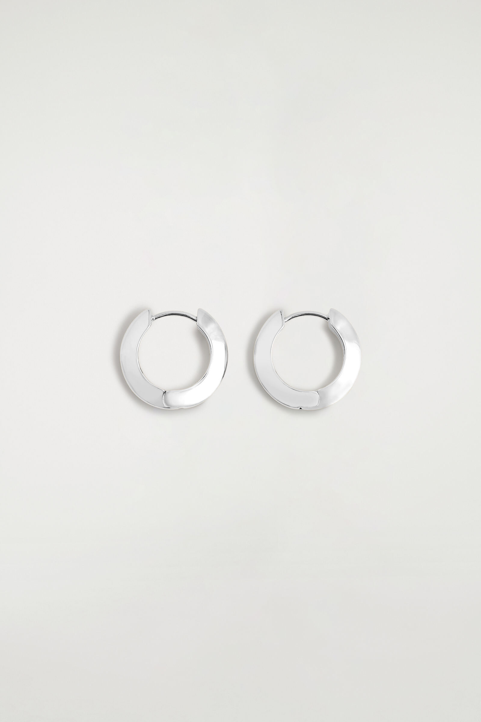 FACETED MINI HOOP EARRINGSSILVER