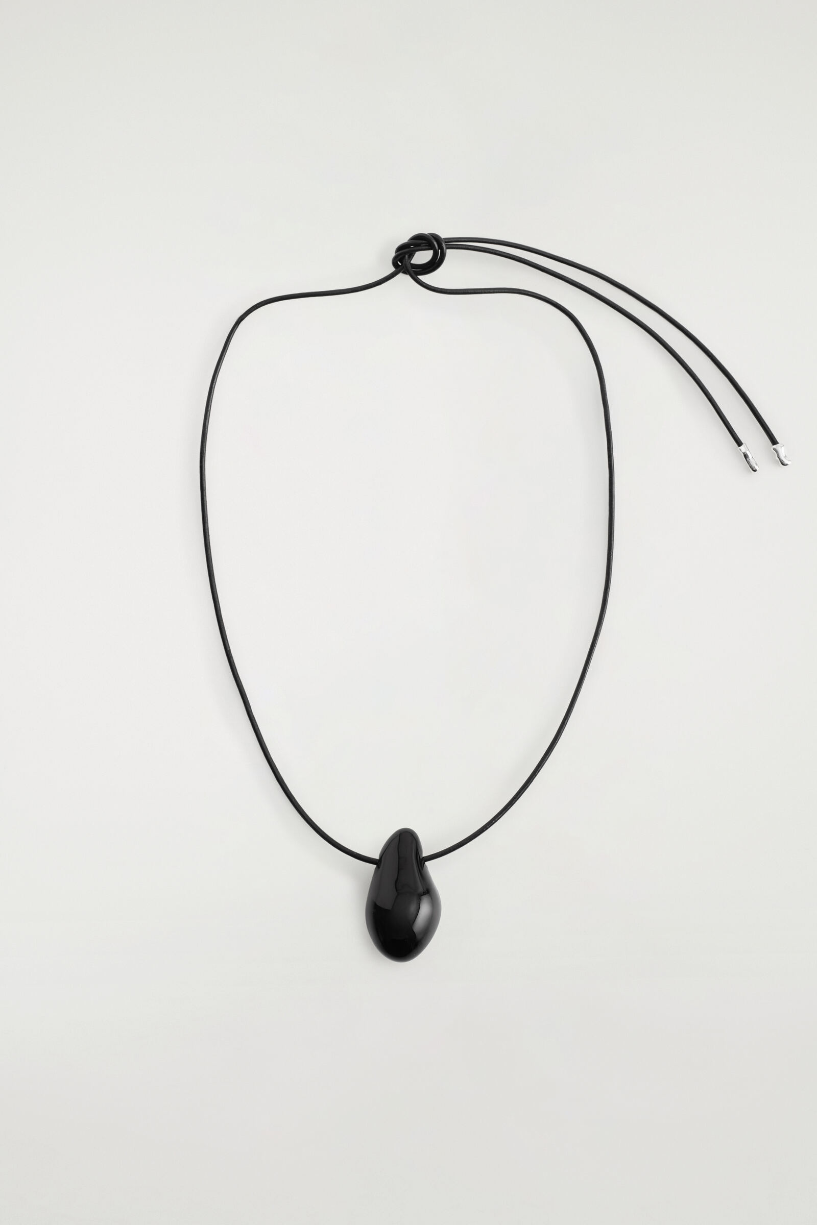 DOMED GLASS PENDANT NECKLACEBLACK