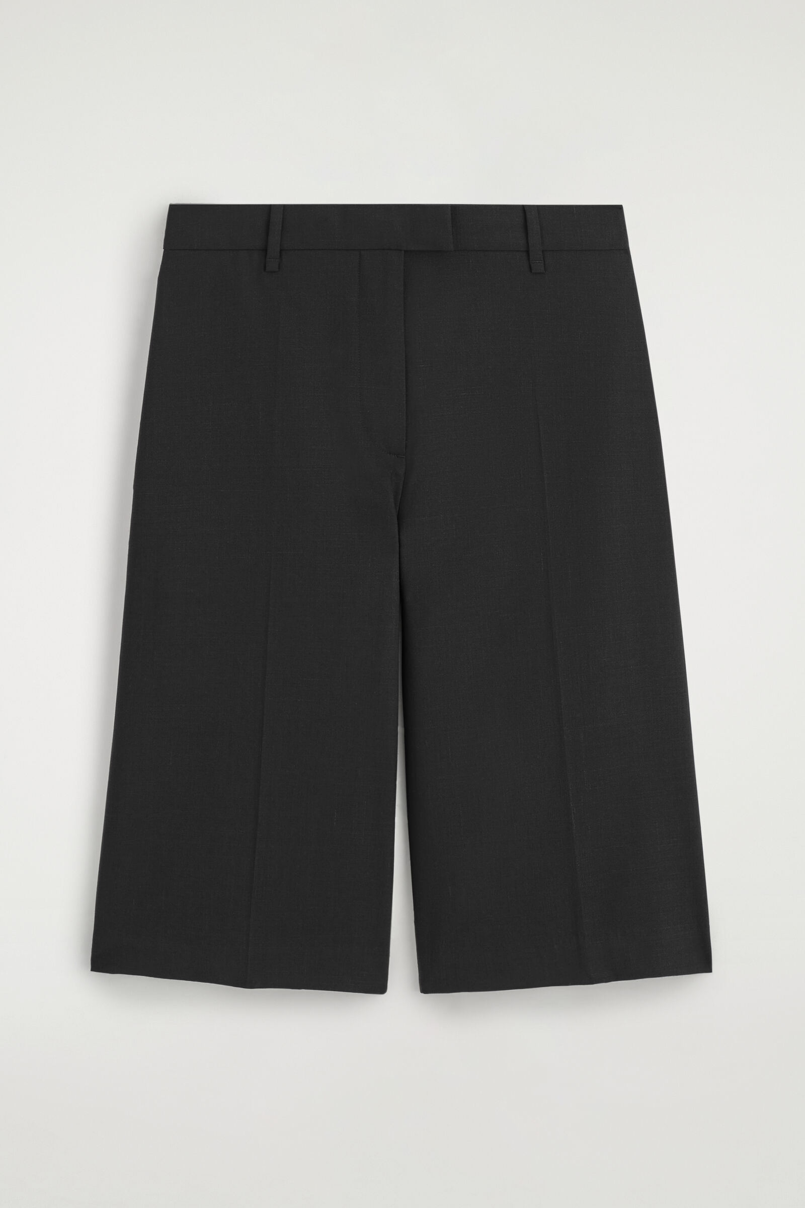 TAILORED BERMUDA SHORTSBLACK