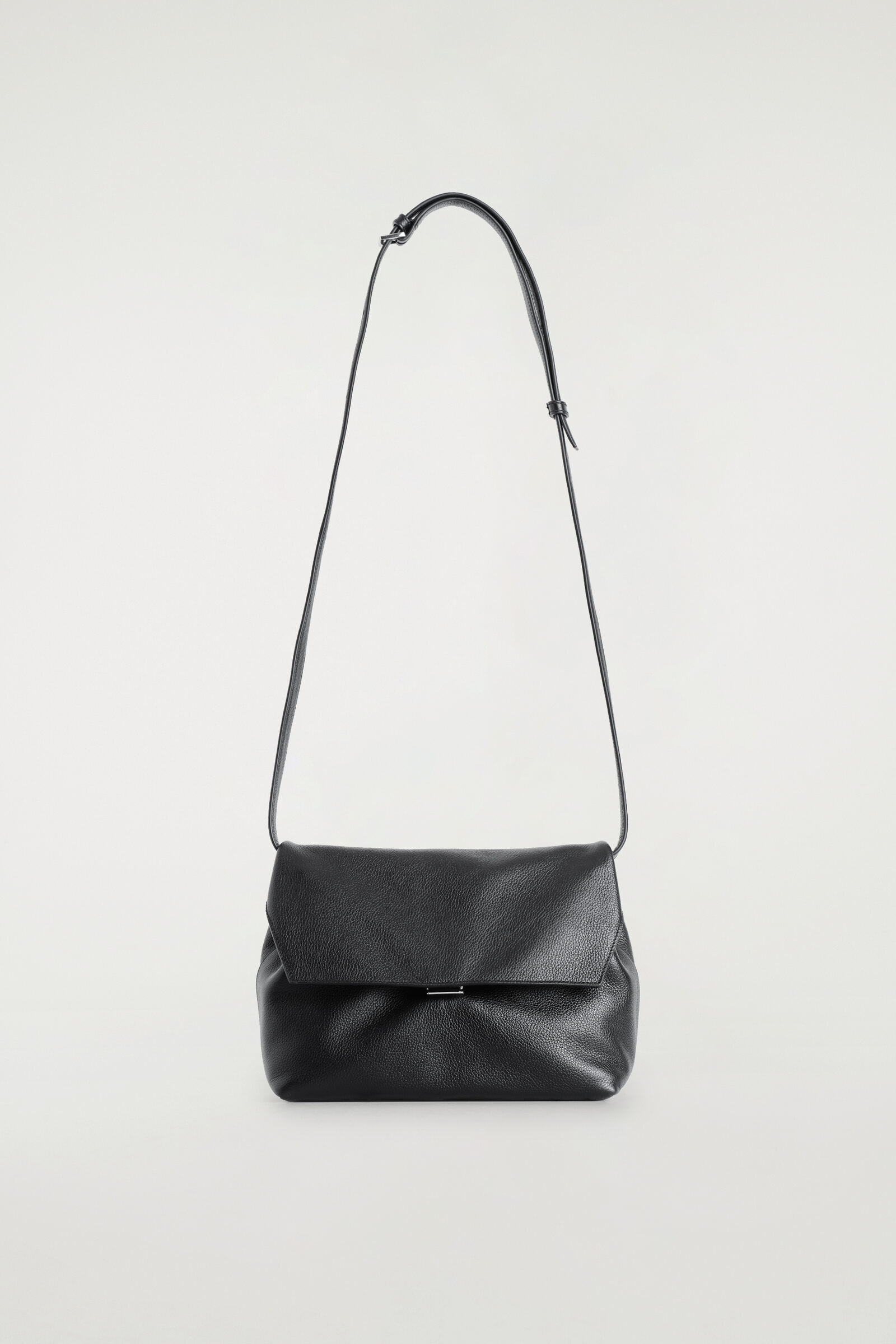TRULLO CROSSBODY FLAP BAG - LEATHERBLACK