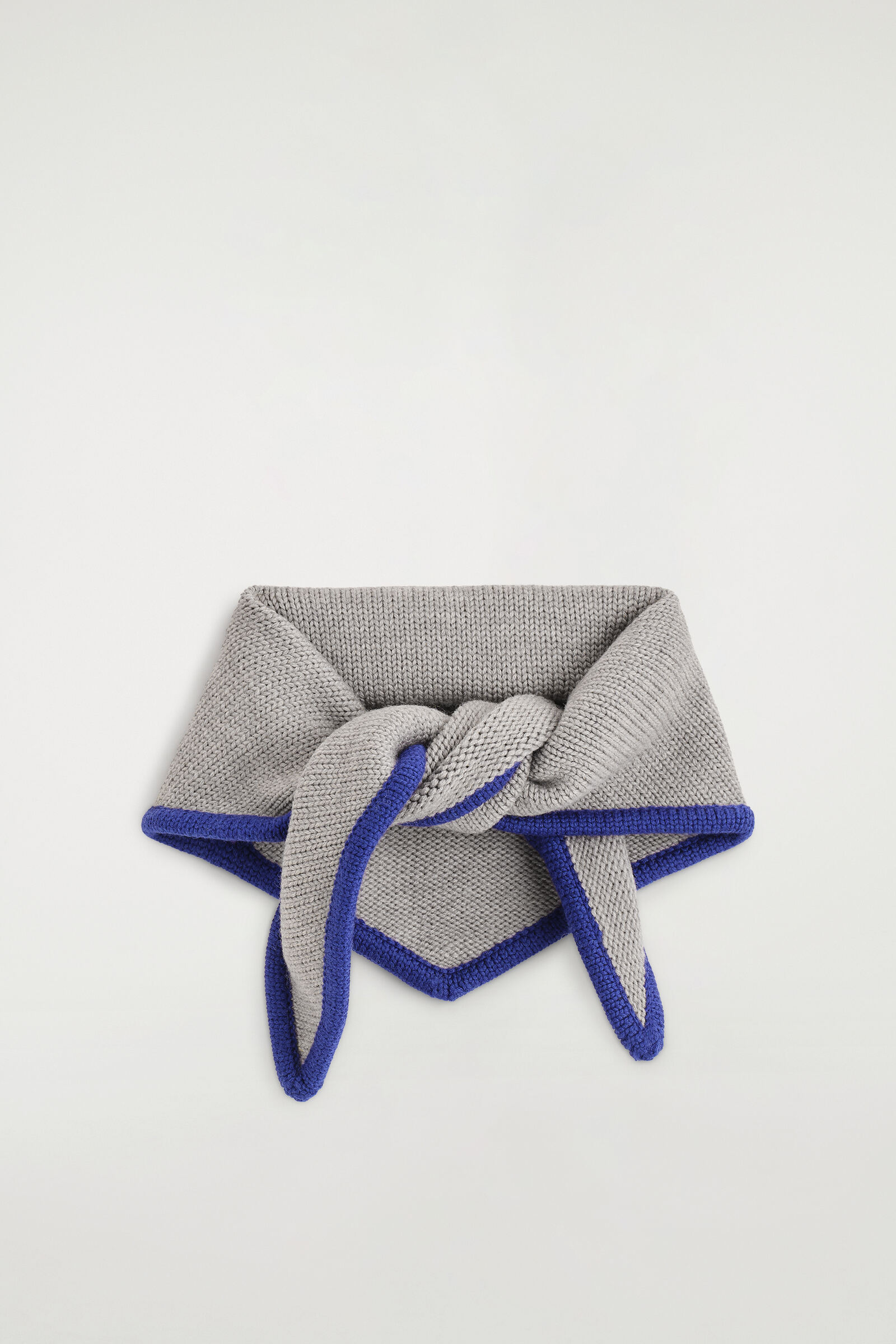 CONTRAST-TIPPED MERINO WOOL TRIANGLE SCARFGREY / COBALT