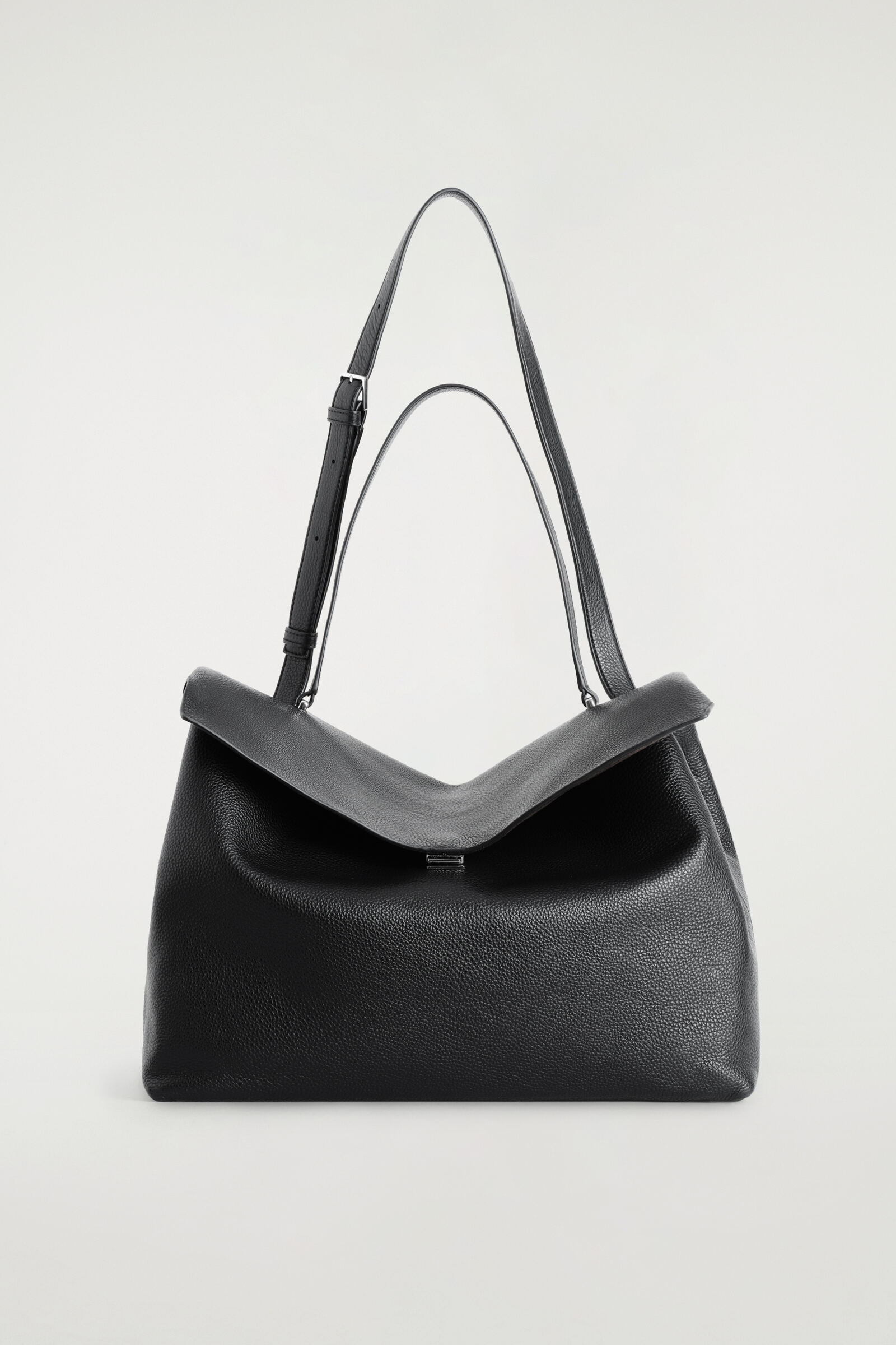 TRULLO OVERSIZED FLAP BAG - LEATHERBLACK