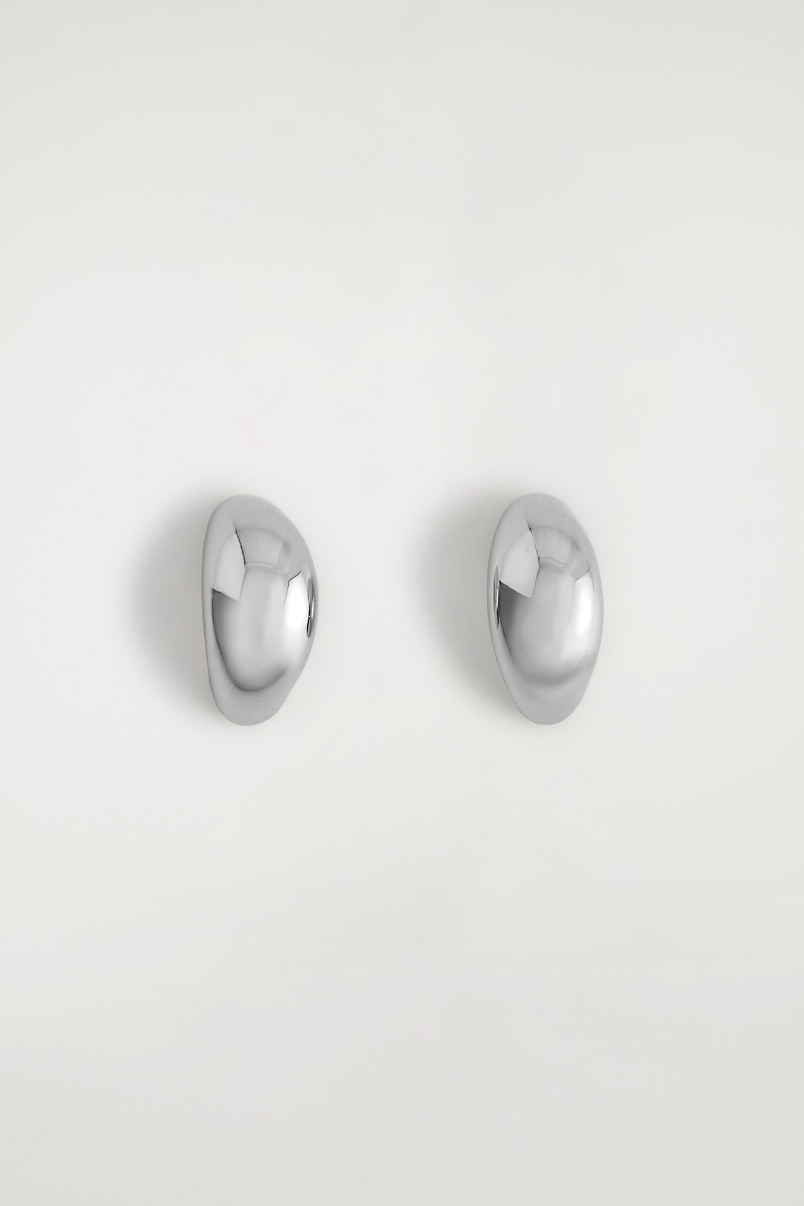 SCULPTURAL HALF-HOOP EARRINGSSILVER