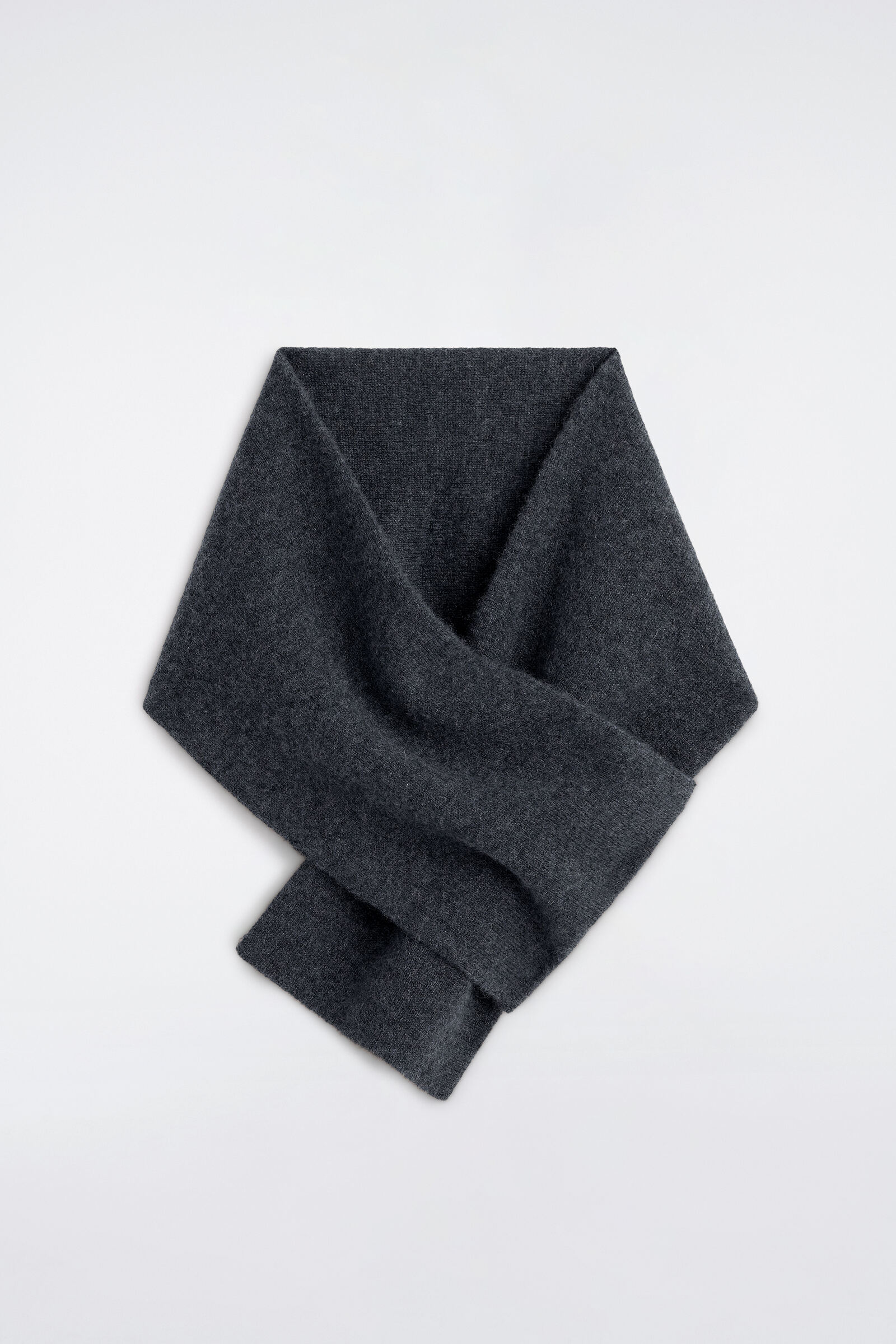 CASHMERE PULL-THROUGH SCARFCHARCOAL MÉLANGE