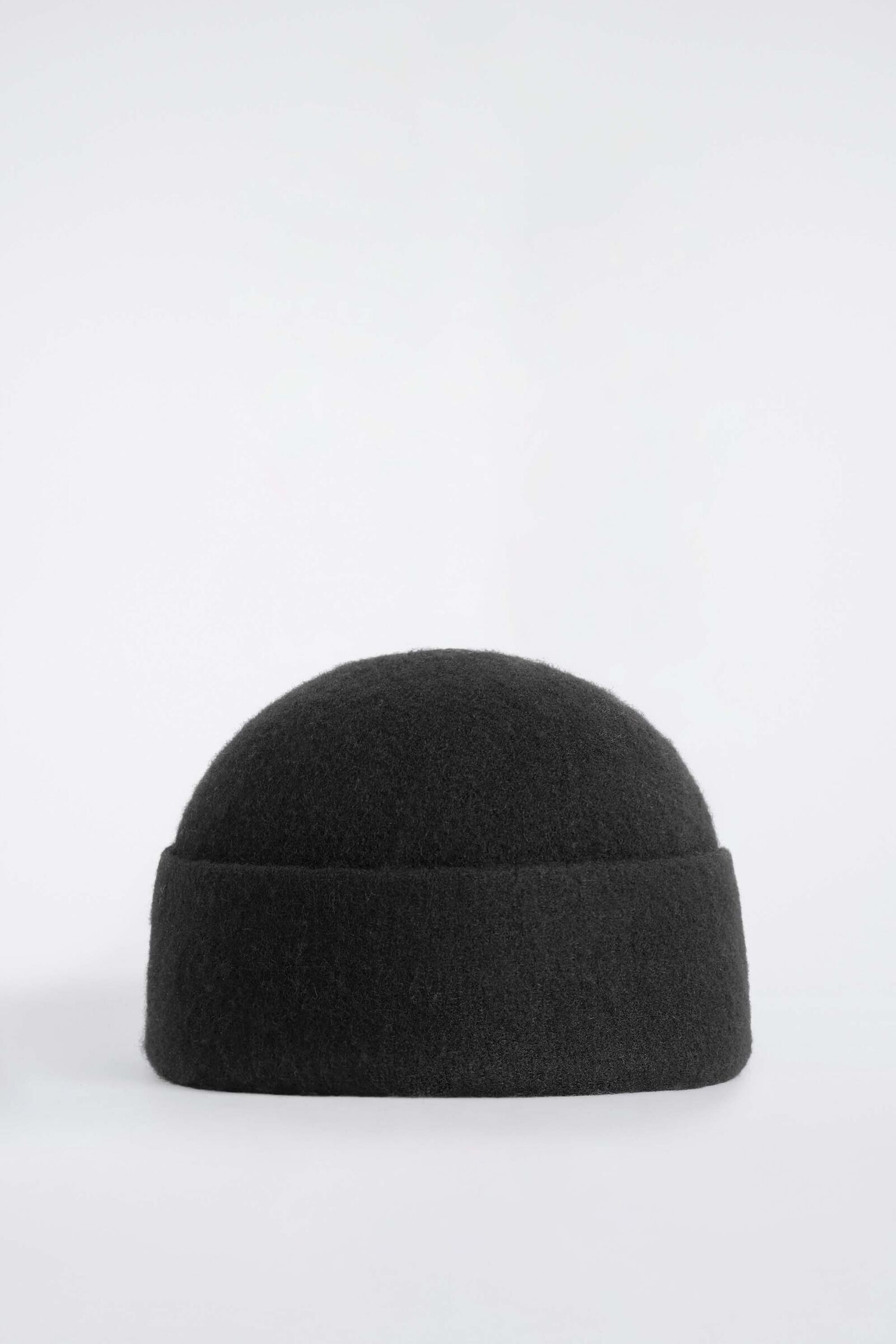 FELTED WOOL BEANIEBLACK