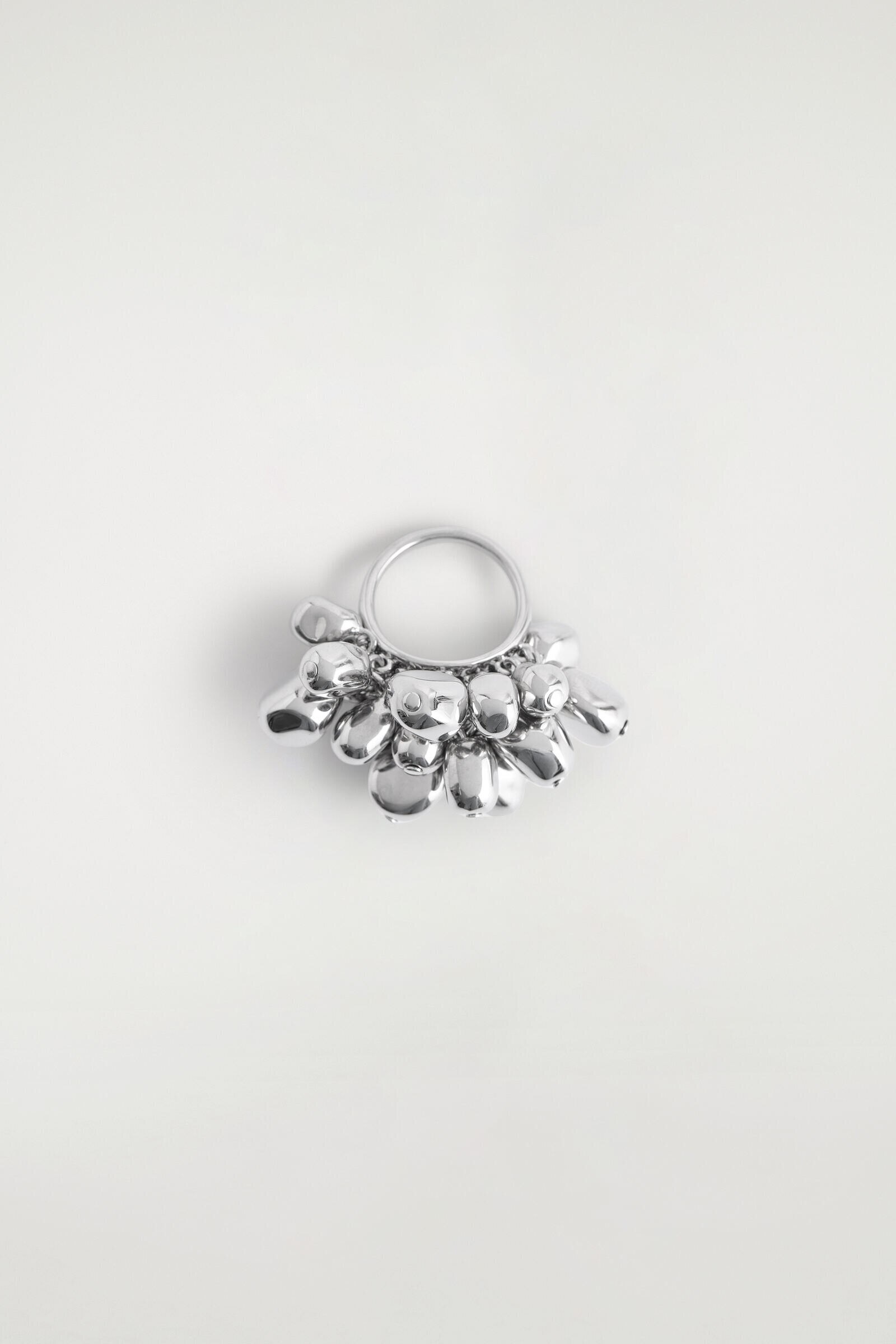CLUSTERED RINGSILVER