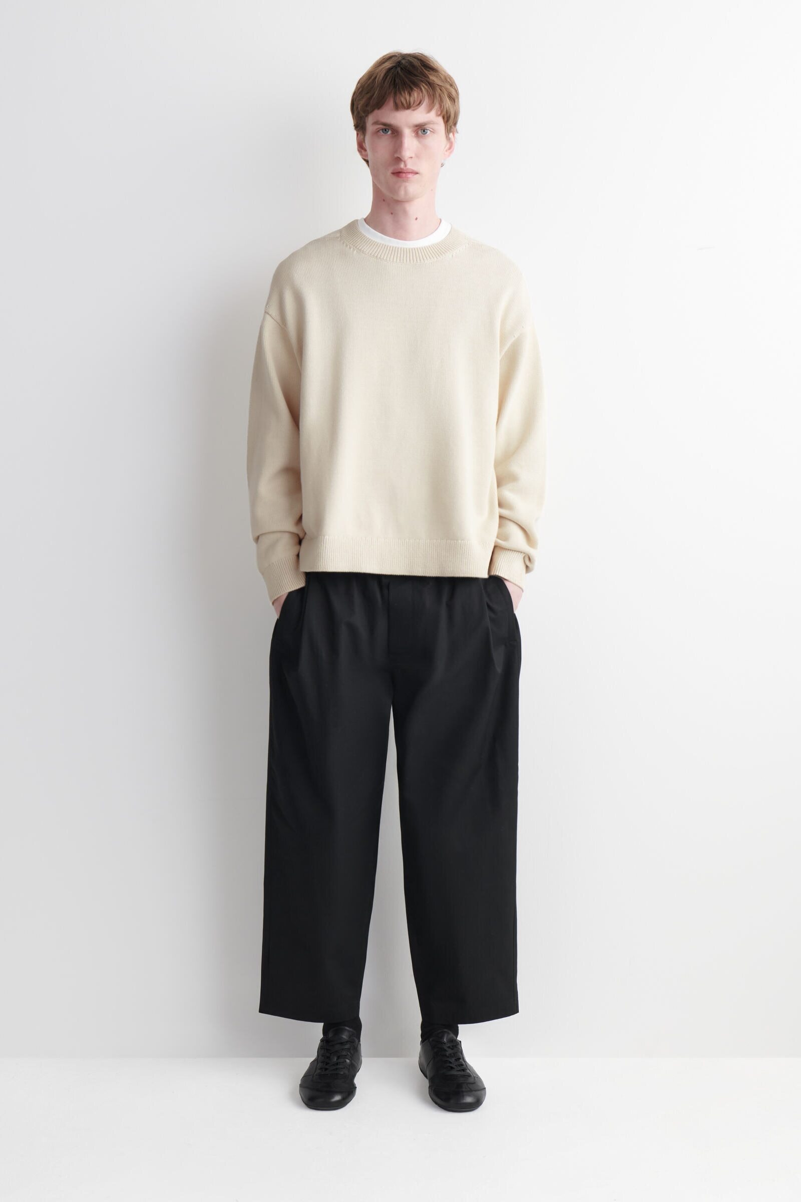 CROPPED ELASTICATED RELAXED-FIT WIDE-LEG TROUSERSBLACK
