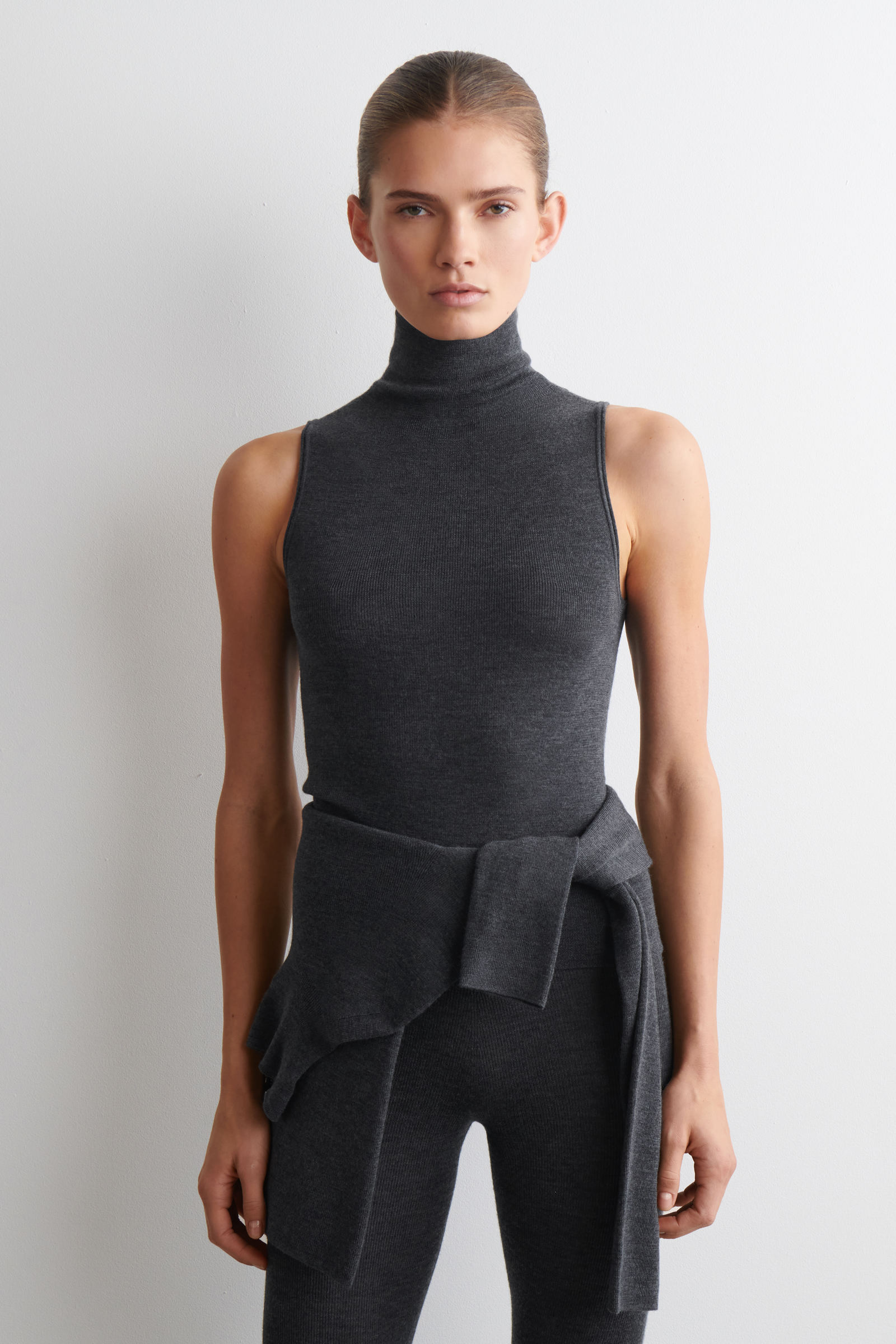 SEAMLESS MERINO WOOL HIGH-NECK TOPCHARCOAL MÉLANGE