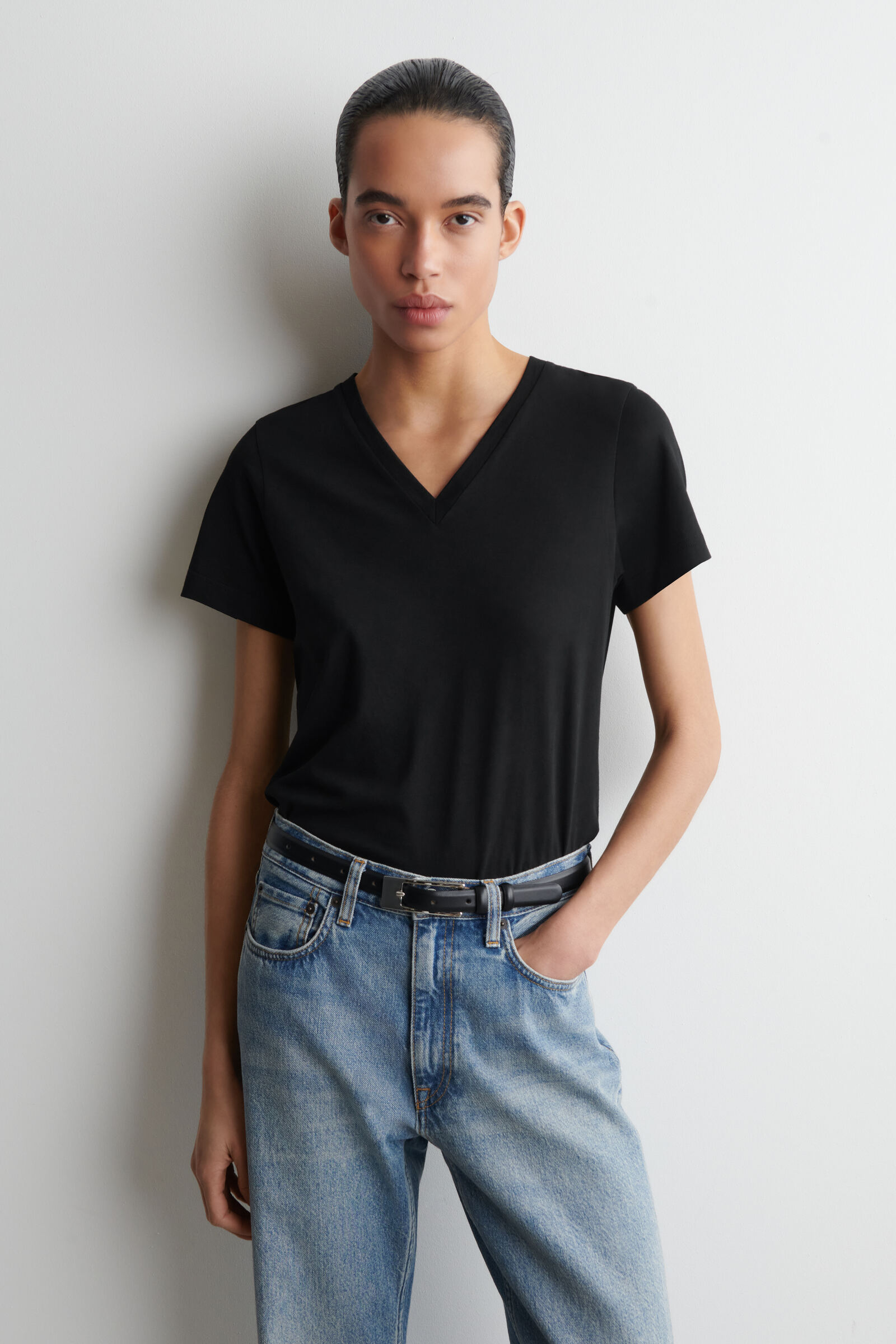 COTTON V-NECK T-SHIRTBLACK