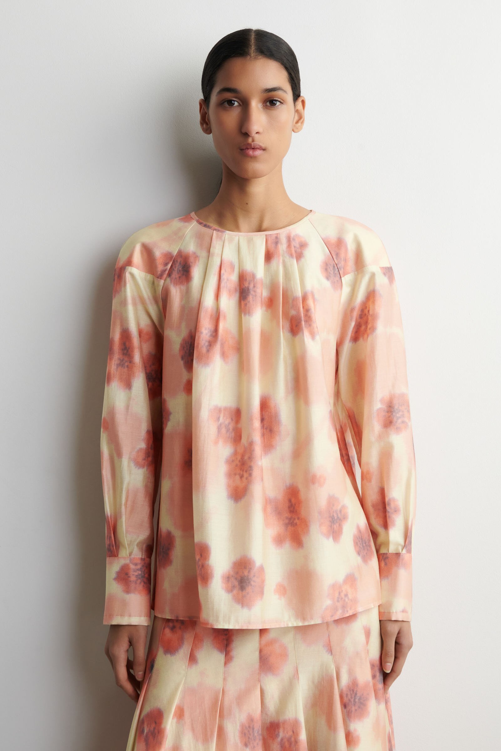 FLORAL-PRINT FLUID PLEATED BLOUSEYELLOW / PINK / FLORAL