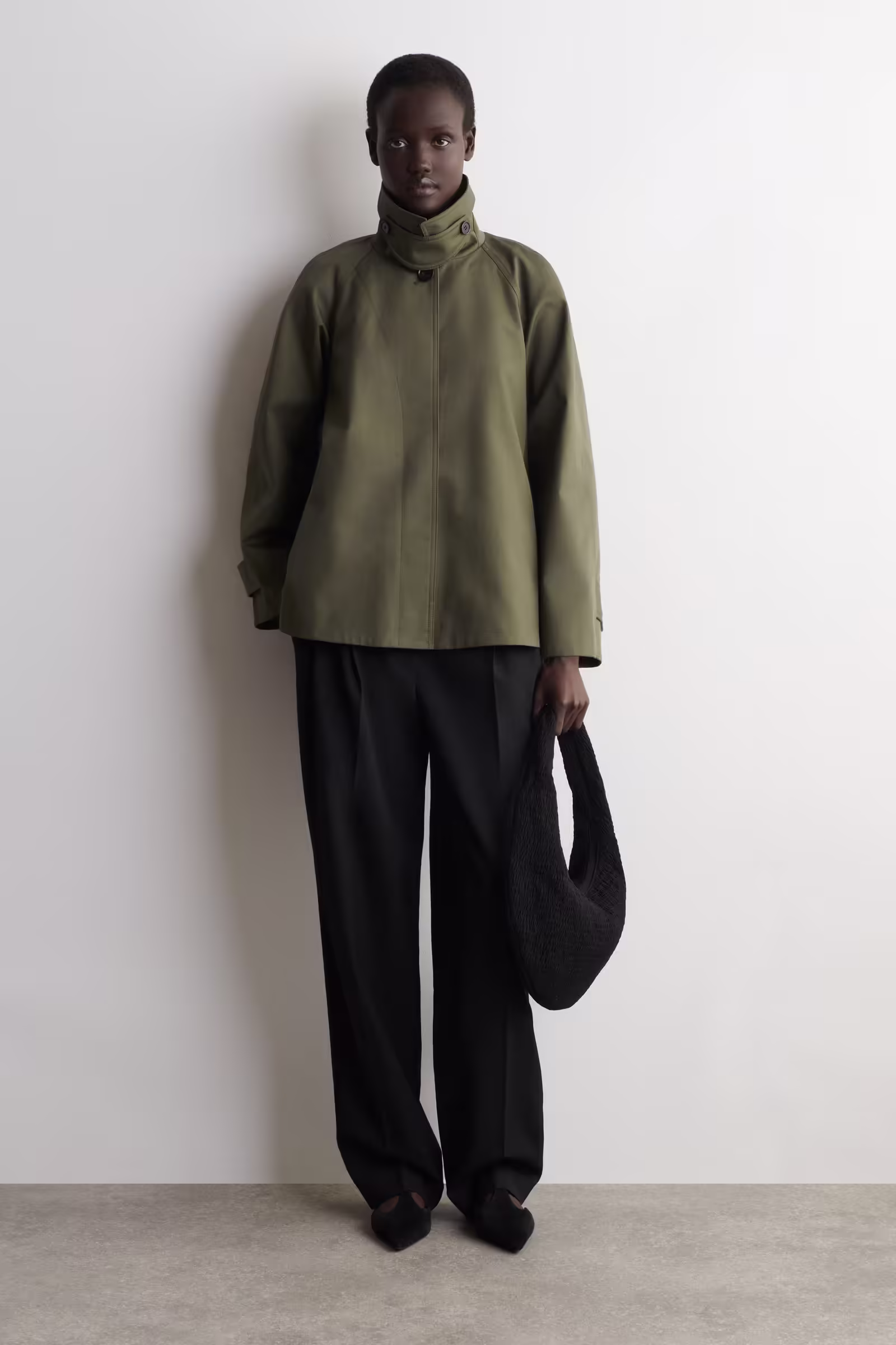 SMOCKED SHOULDER BAGBLACK