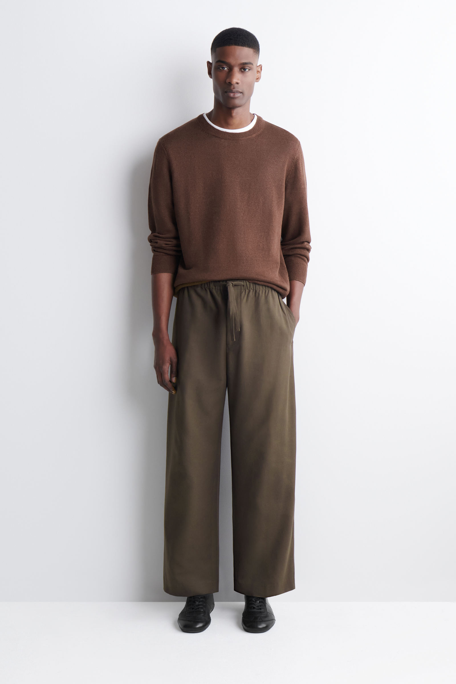 RELAXED-FIT BARREL-LEG DRAWSTRING TROUSERSBROWN