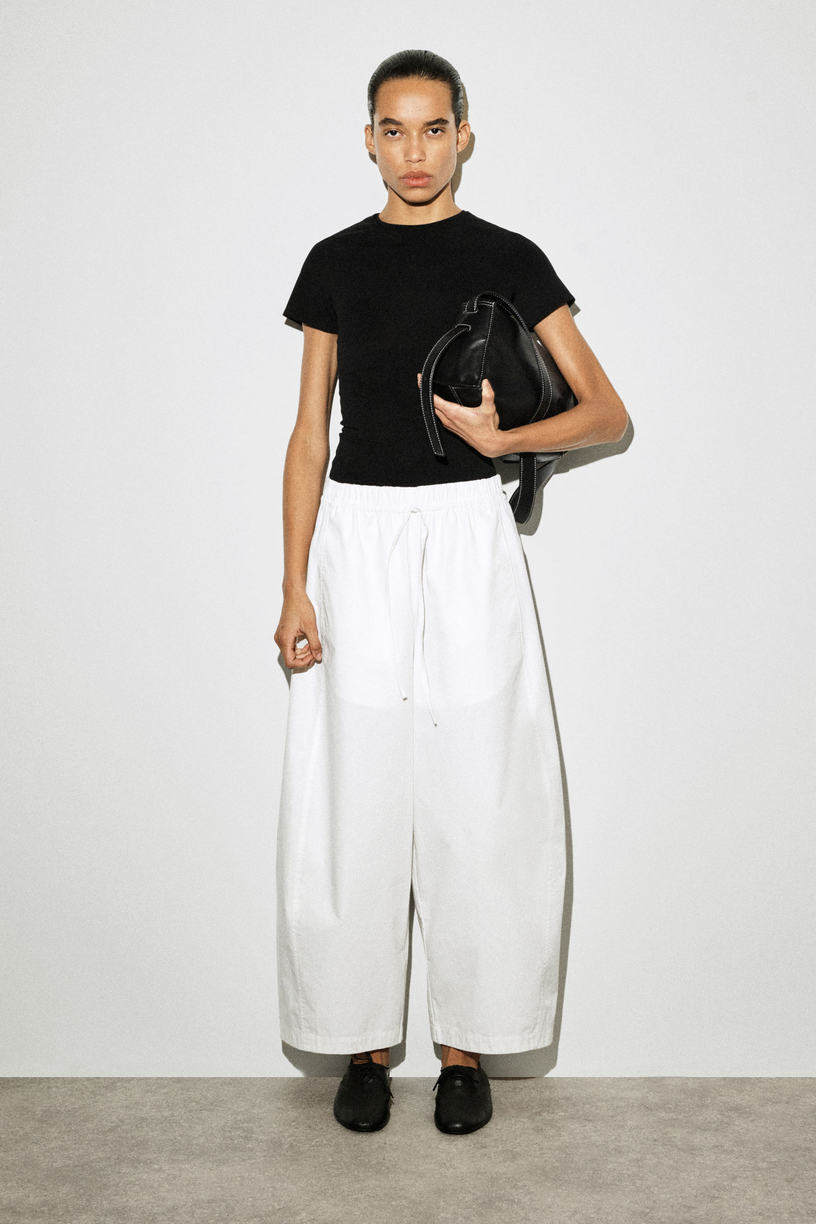 ELASTICATED BARREL-LEG TROUSERSWHITE