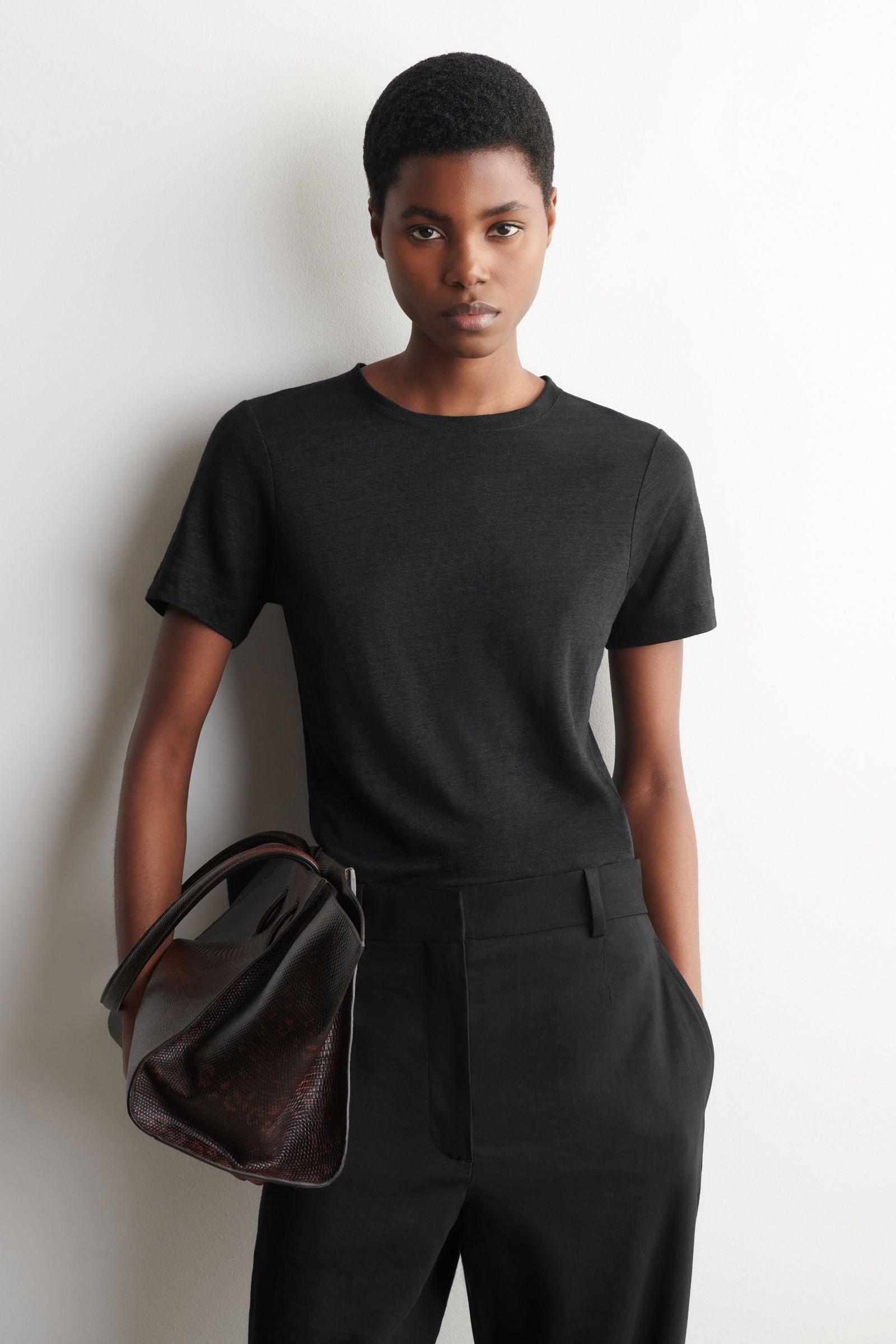 CREW-NECK LINEN T-SHIRTBLACK