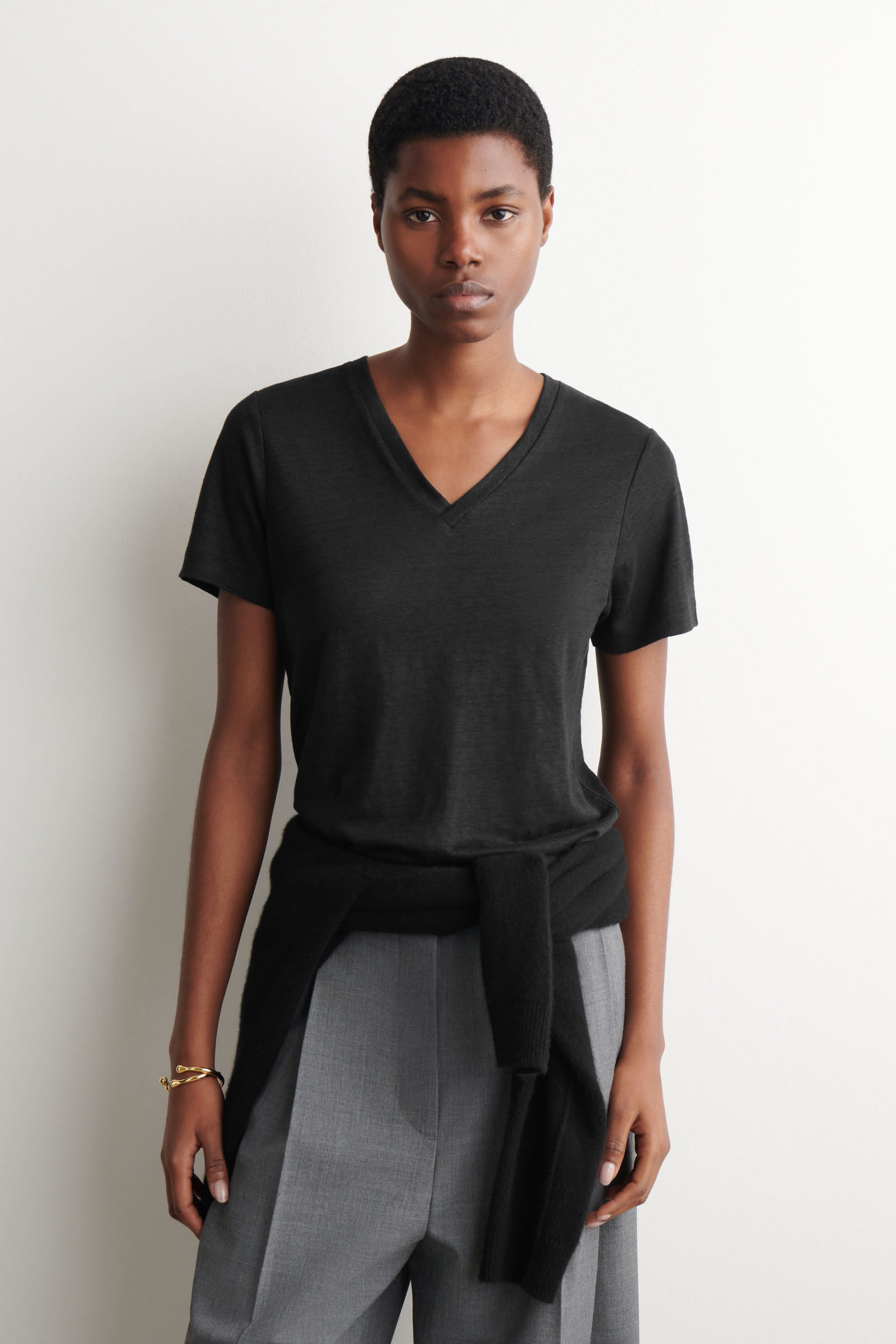 V-NECK LINEN T-SHIRTBLACK