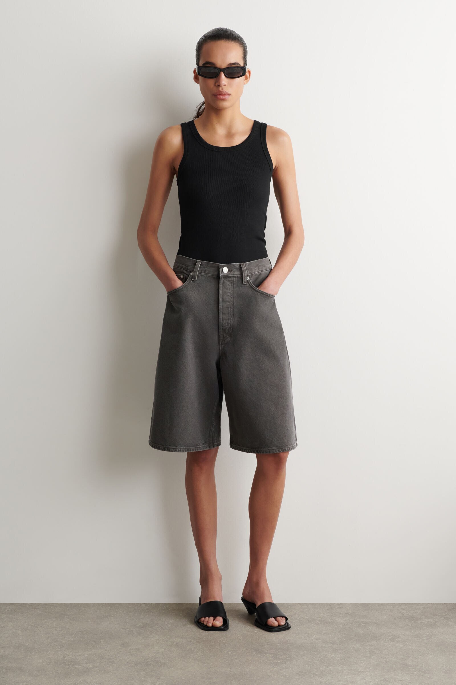 KNEE-LENGTH DENIM SHORTSDARK BROWN
