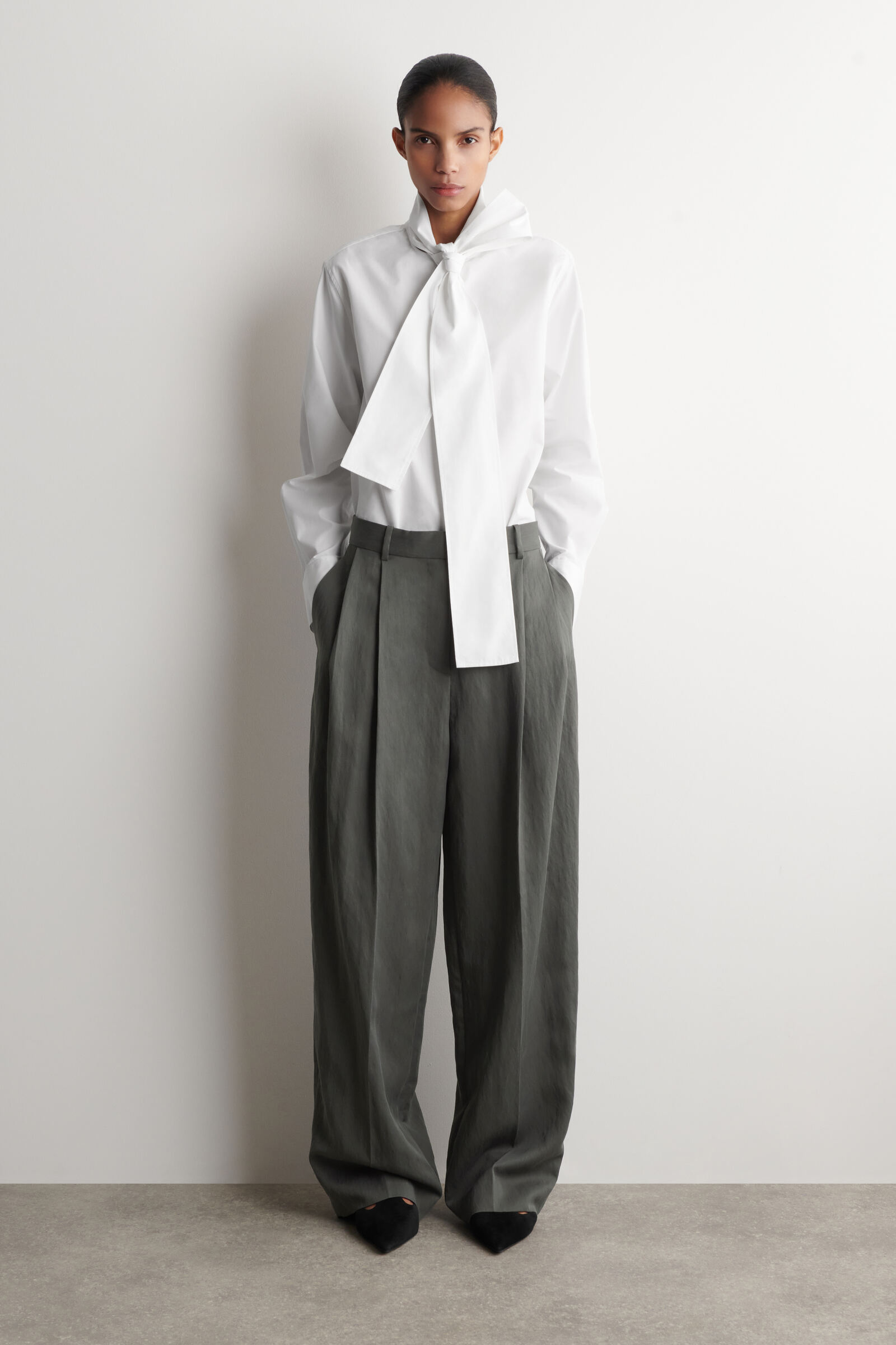 RELAXED FLUID WIDE-LEG TROUSERSDARK GREY