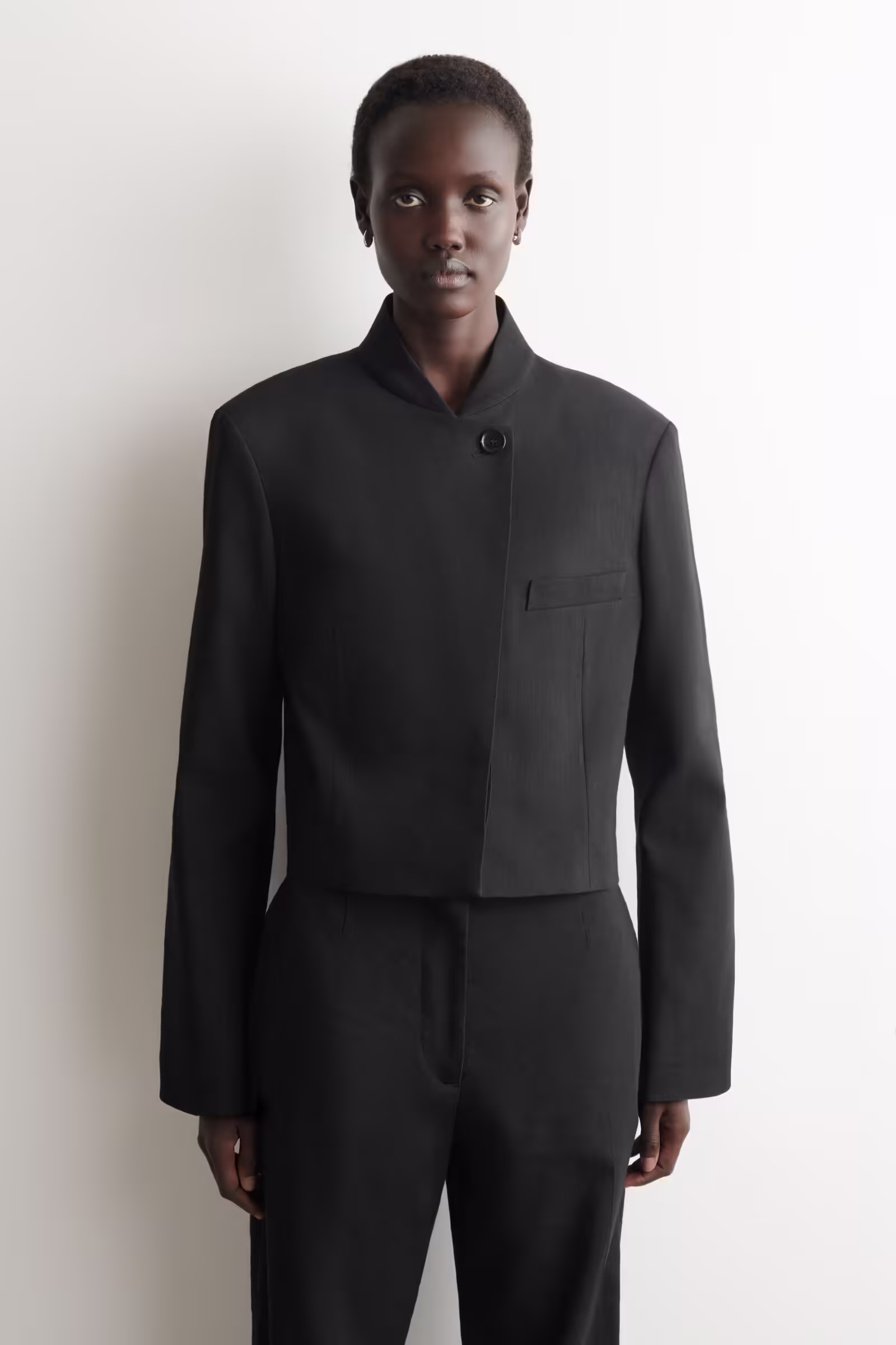 CROPPED STRUCTURED LINEN BLAZERBLACK