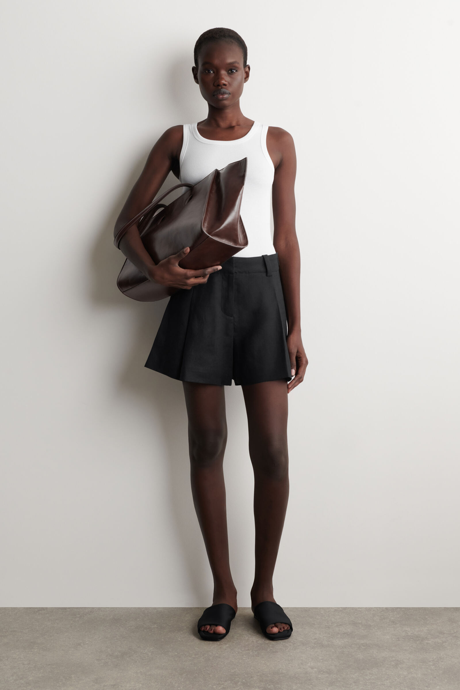 PLEATED BELTED LINEN SHORTSBLACK