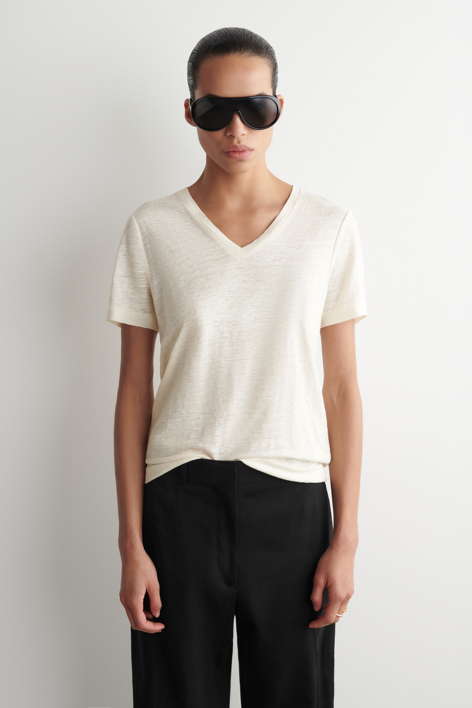V-NECK LINEN T-SHIRTIVORY