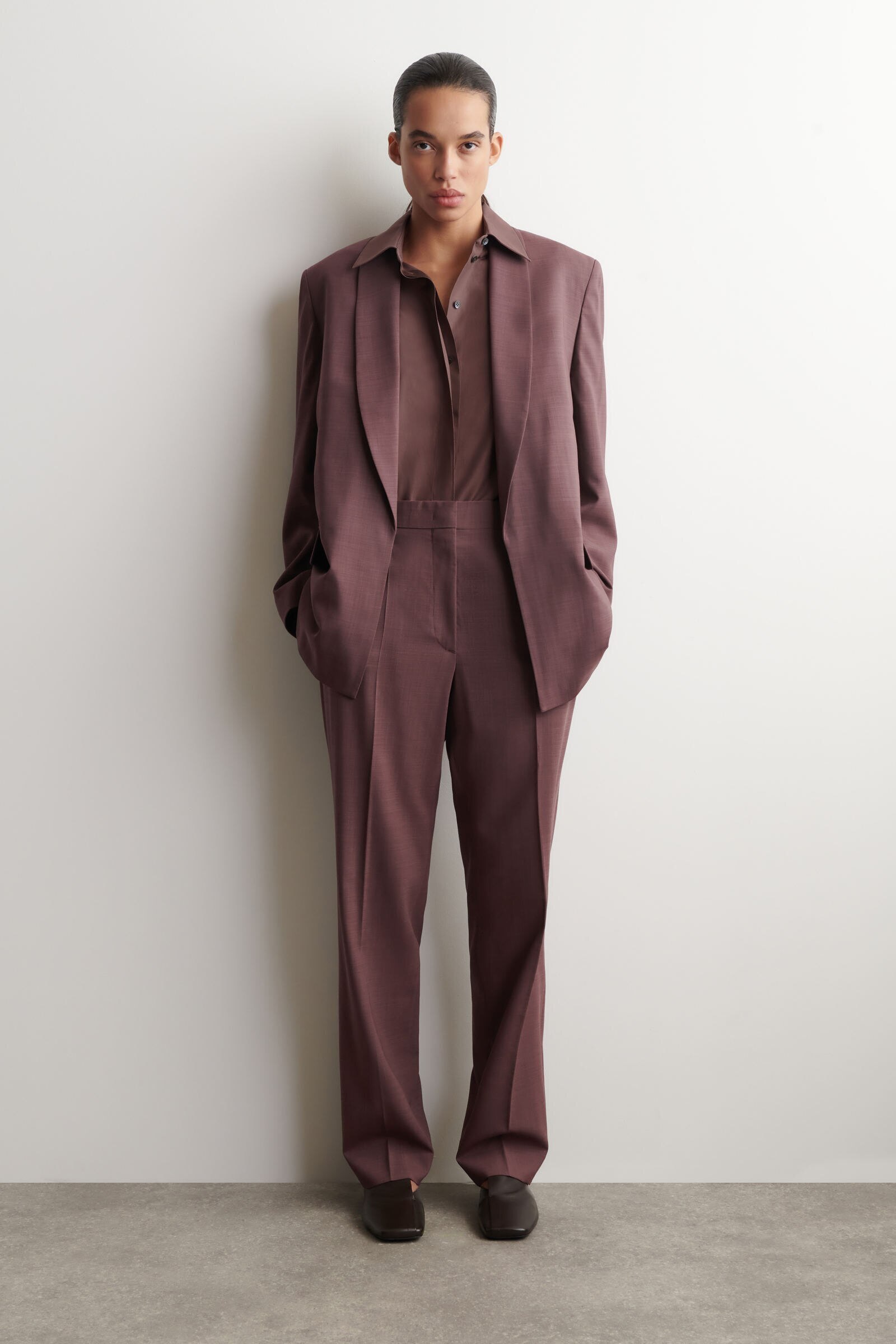 TAILORED WOOL STRAIGHT-LEG TROUSERSMAHOGANY