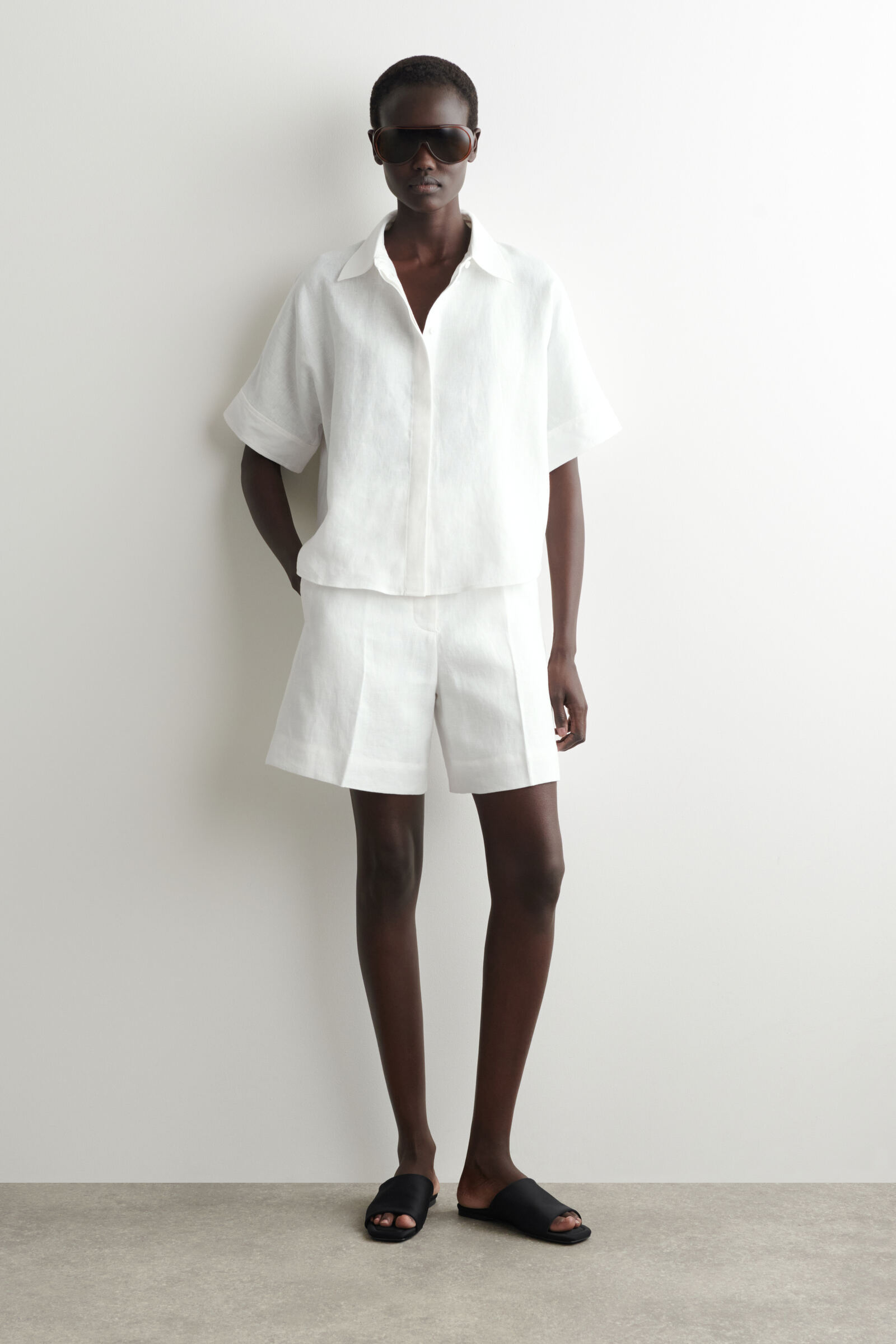 TAILORED ELASTICATED LINEN SHORTSWHITE