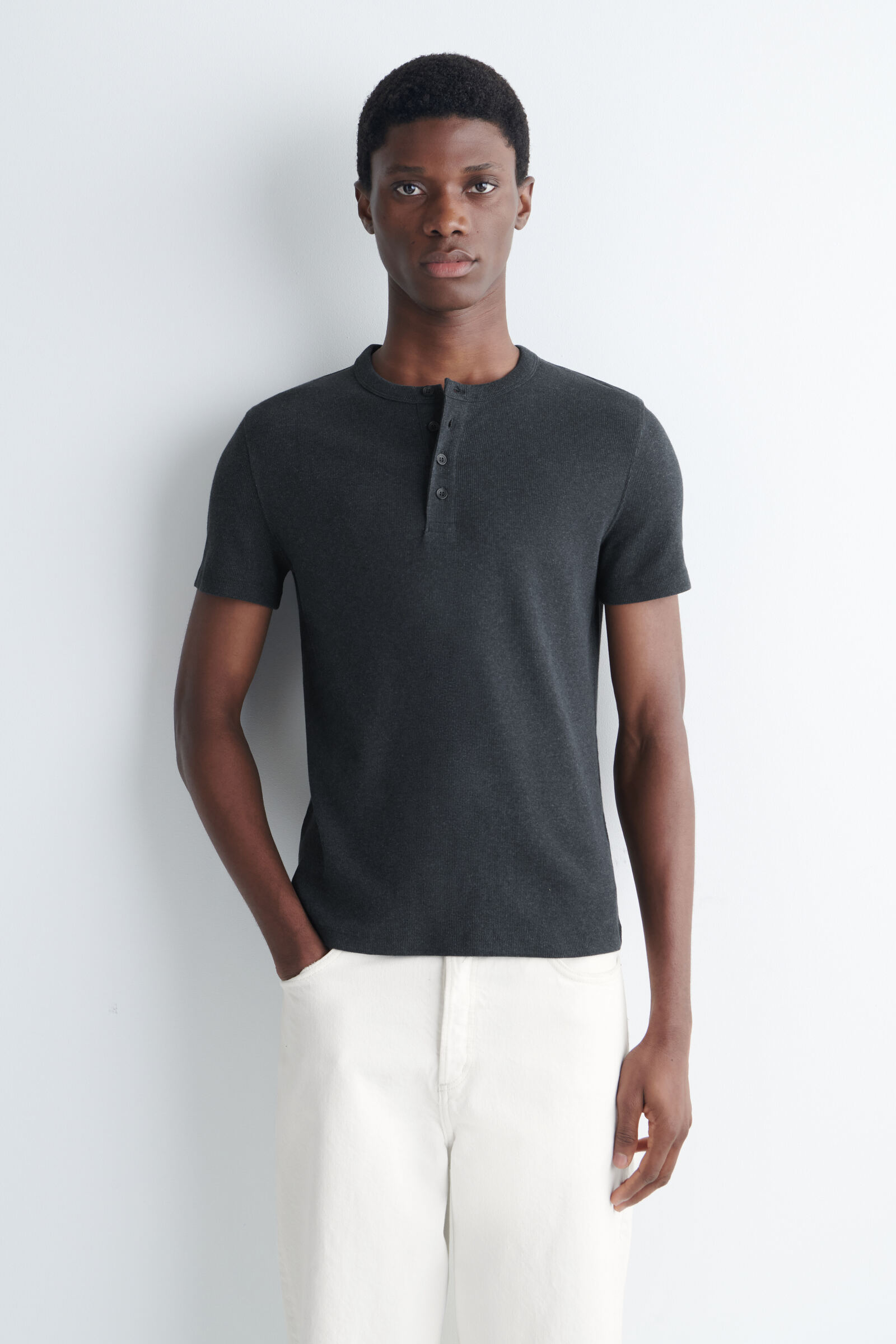 SLIM-FIT RIBBED HENLEY T-SHIRTNAVY MÉLANGE