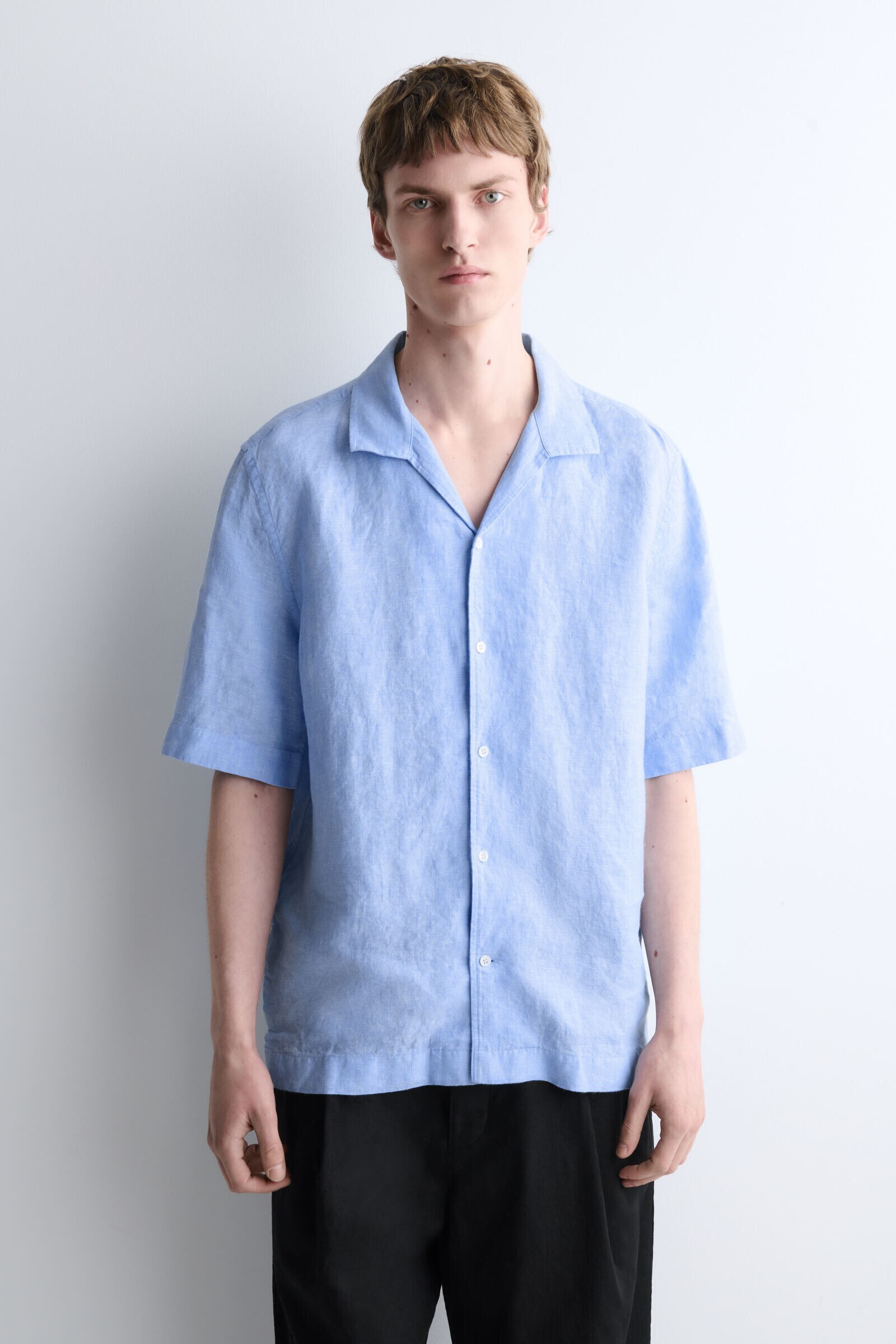CAMP-COLLAR SHORT-SLEEVED LINEN SHIRTLIGHT BLUE