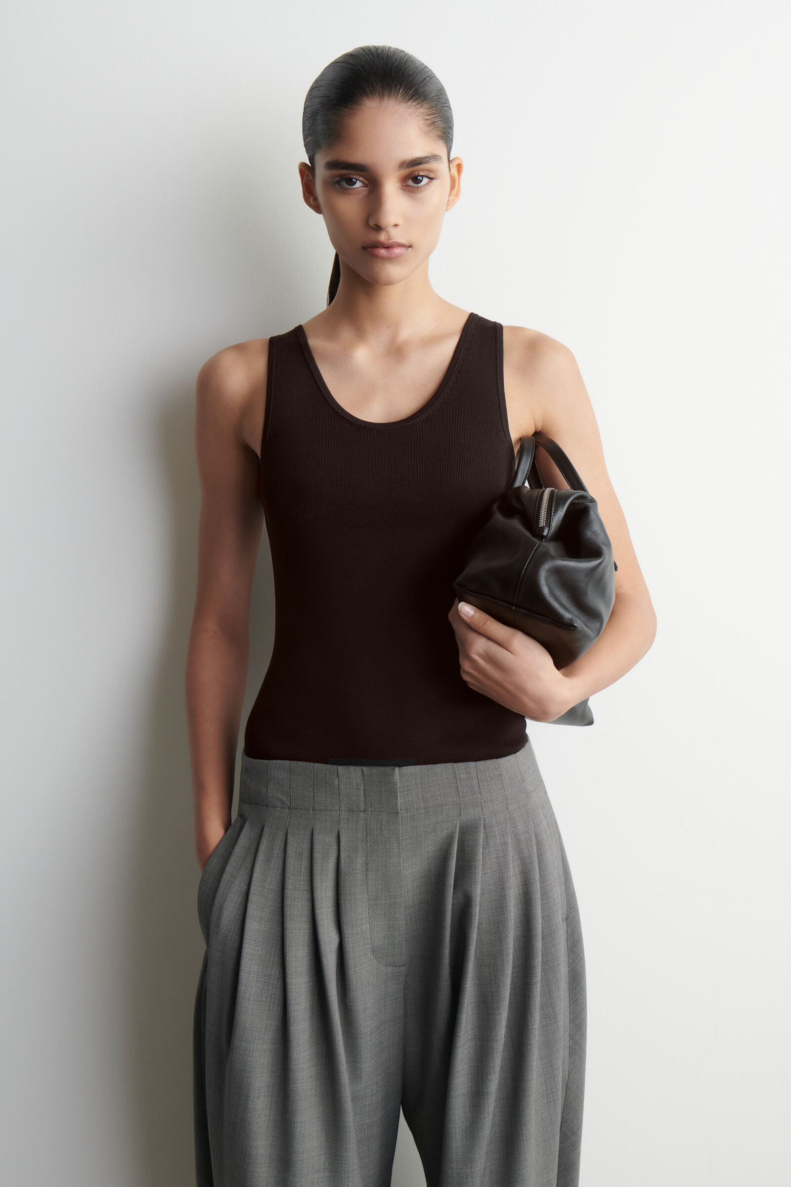 KNITTED SCOOP-NECK TANK TOPBROWN