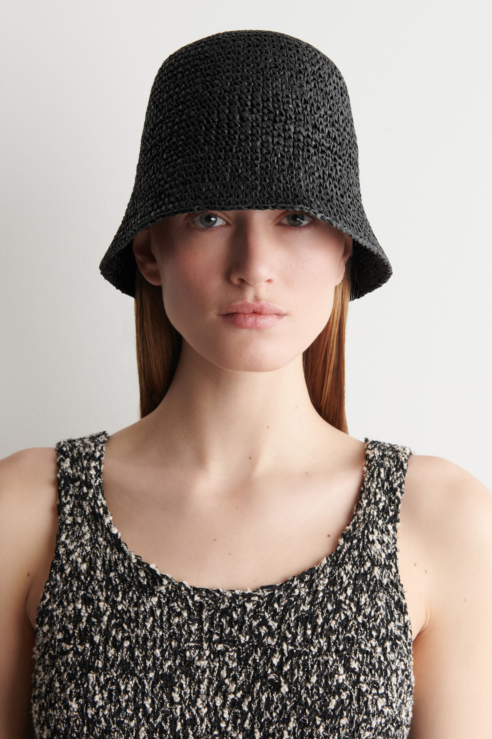 SCULPTED STRAW BUCKET HATBEIGE