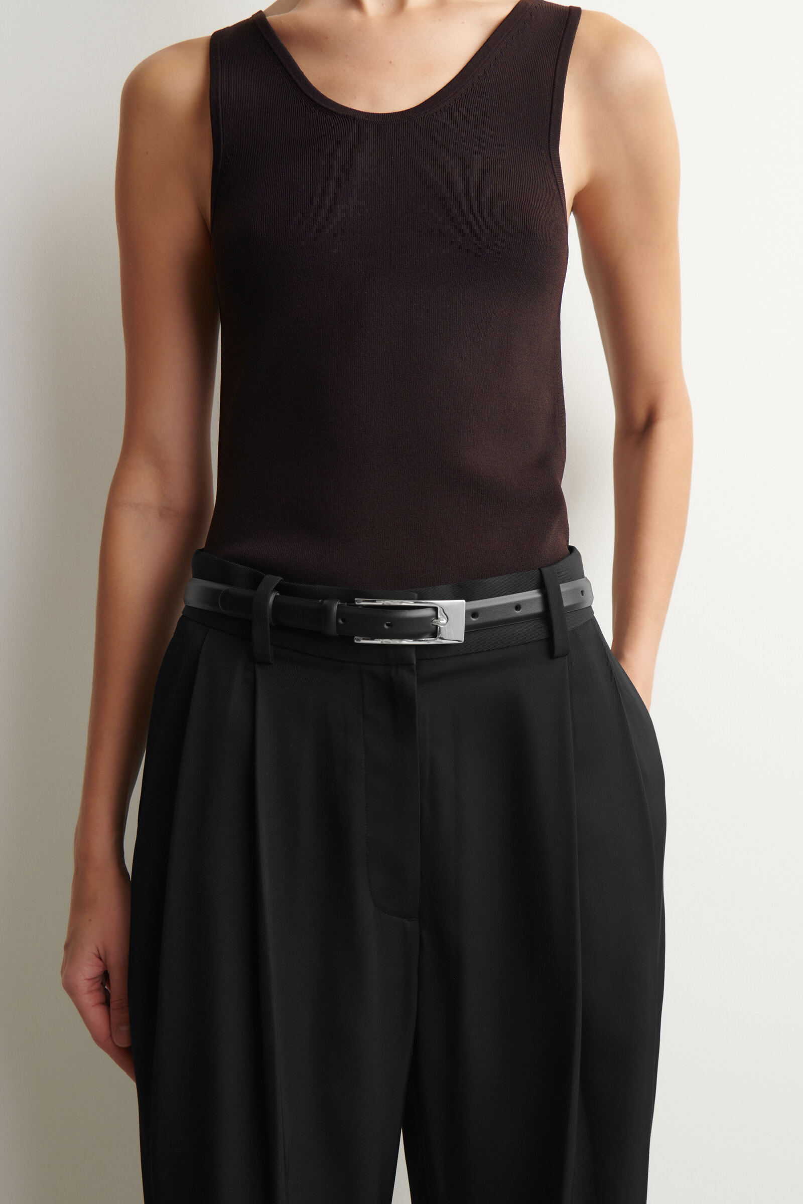 ELONGATED-BUCKLE LEATHER BELTBLACK