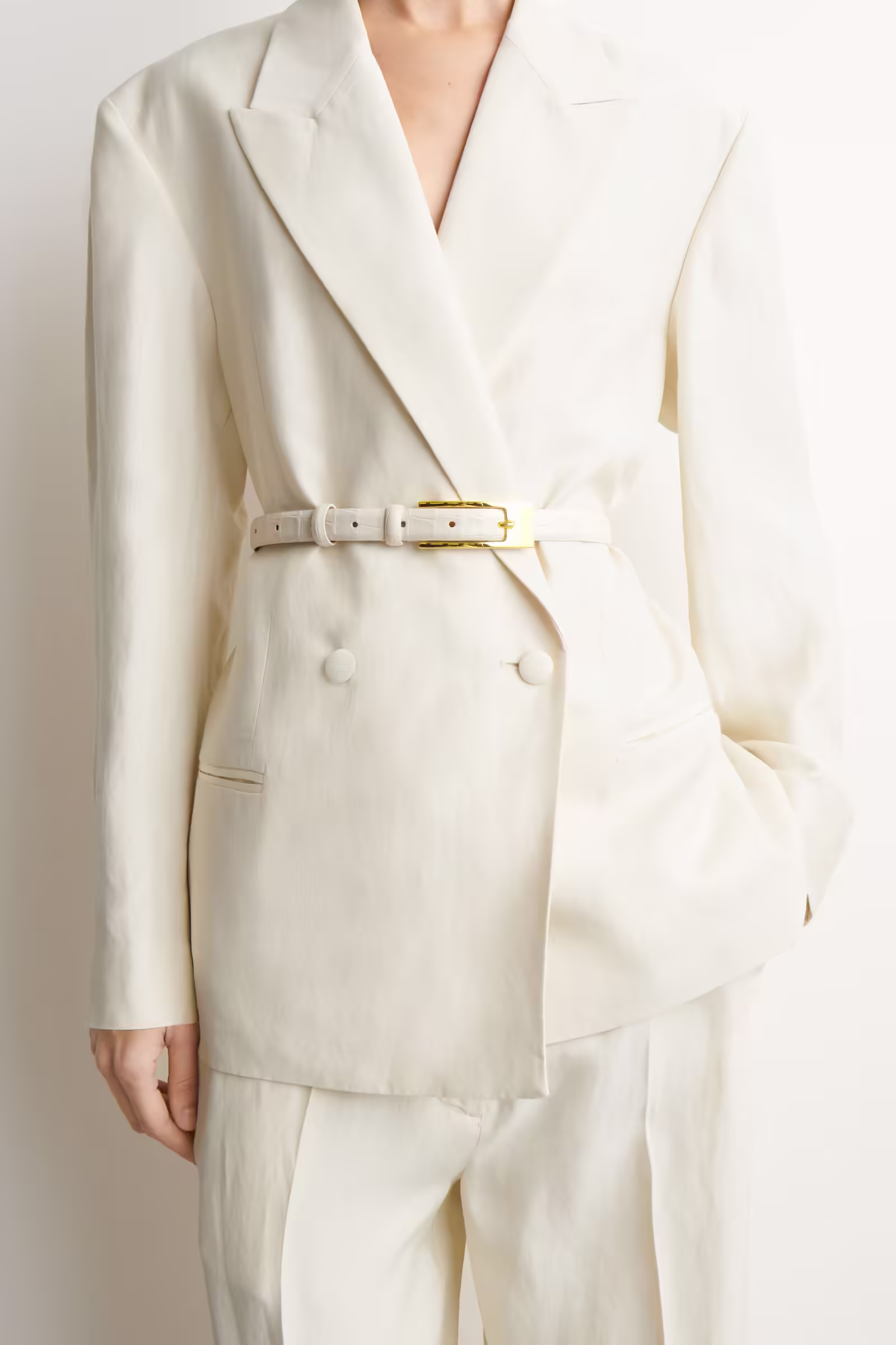 ELONGATED-BUCKLE LEATHER BELTIVORY / CROC EFFECT