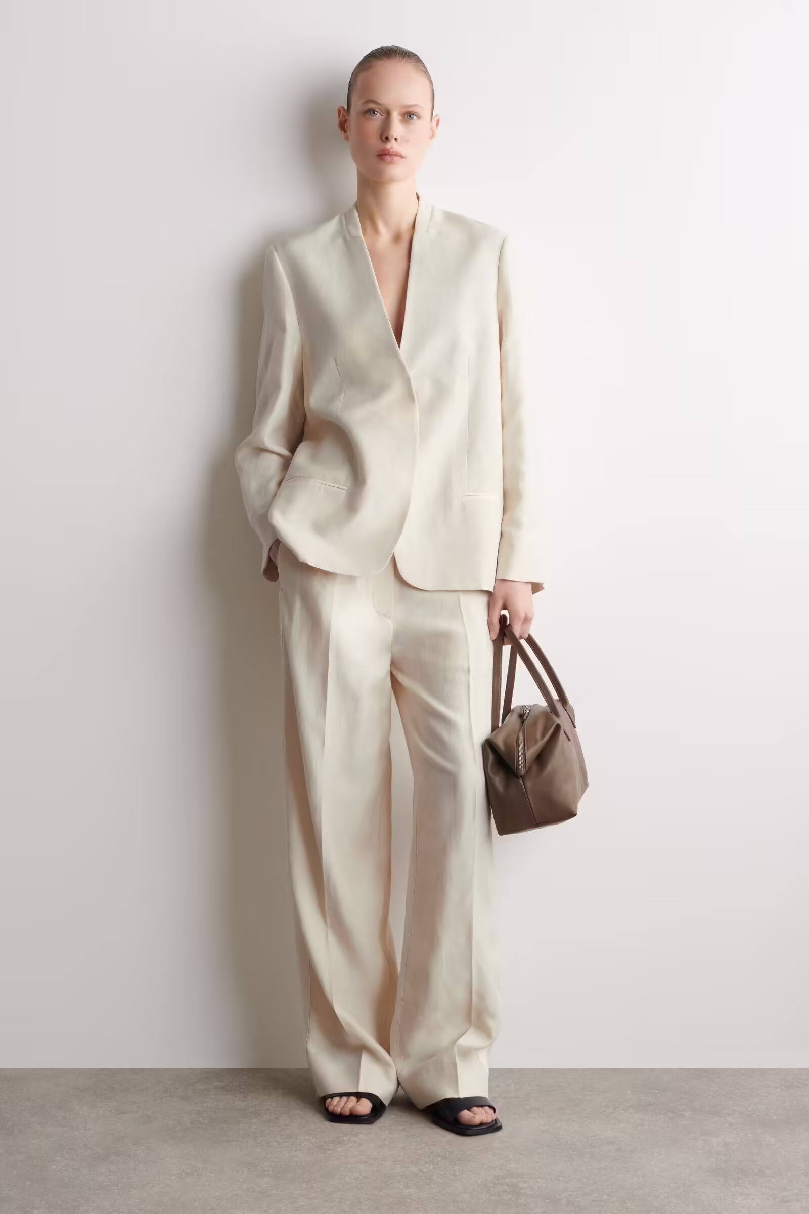 COLLARLESS LINEN-BLEND BLAZERECRU