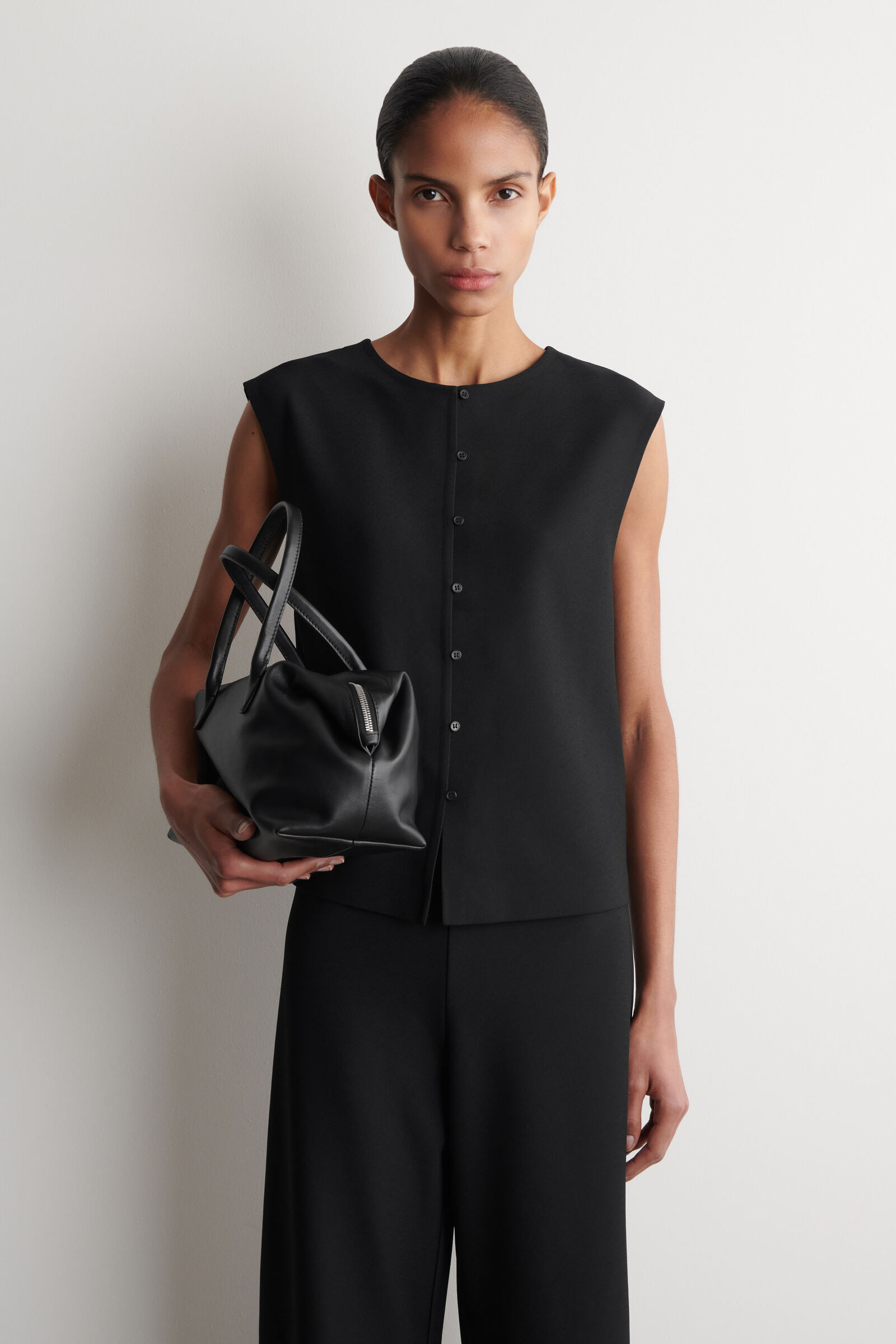 BUTTONED KNITTED TOPBLACK