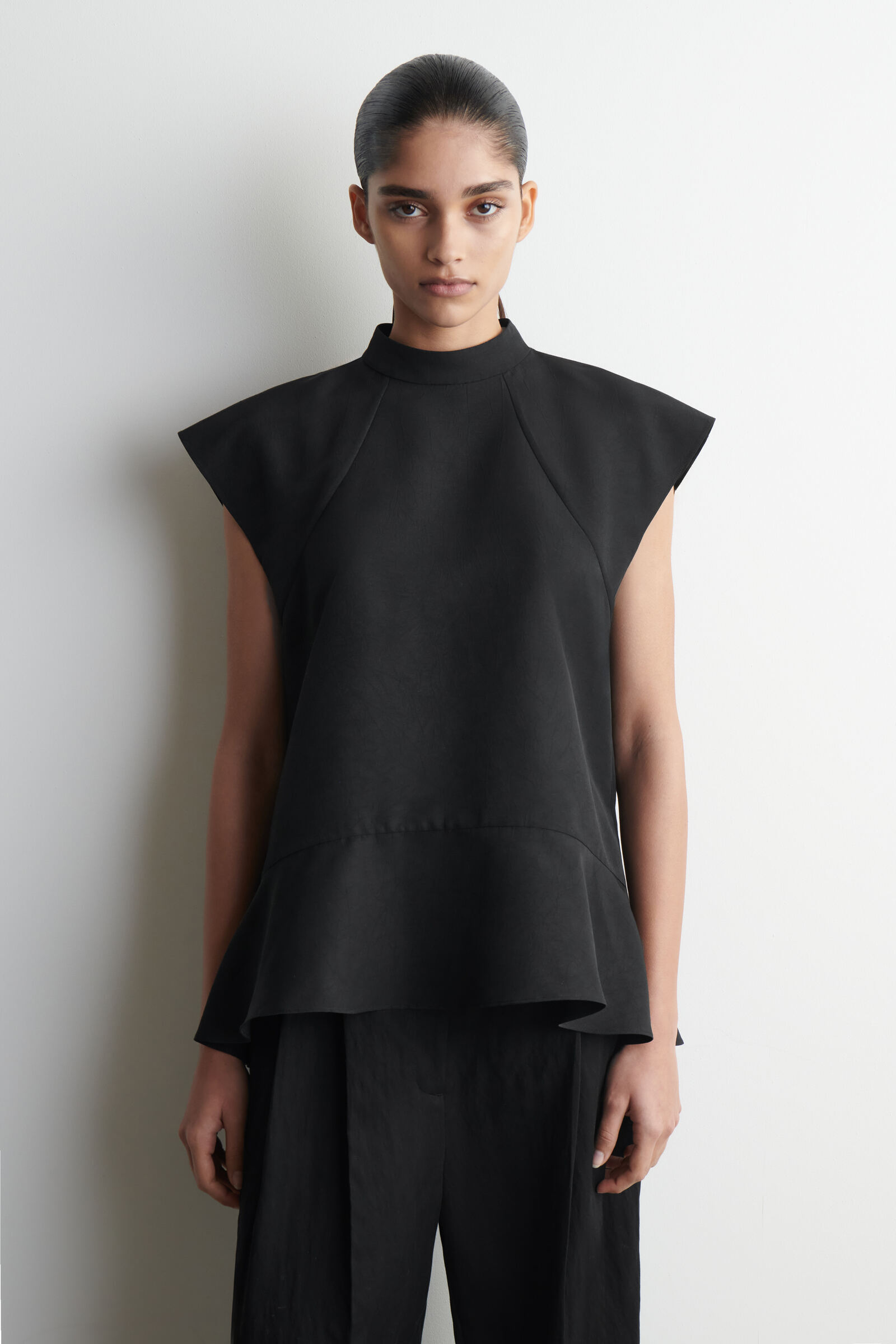 FLARED CAP-SLEEVE TOPBLACK