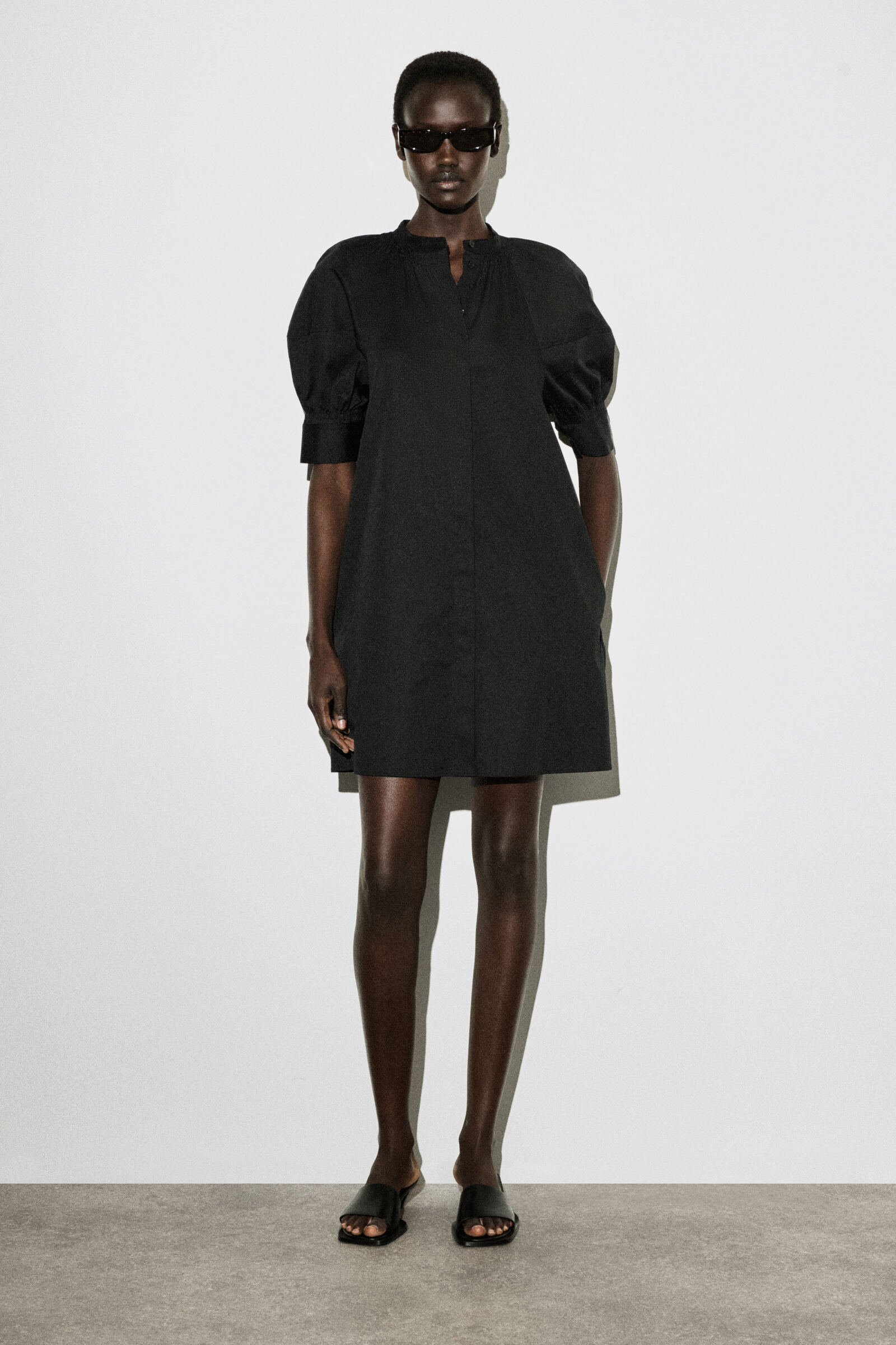 SMOCKED PUFF-SLEEVE SHIRT DRESSBLACK