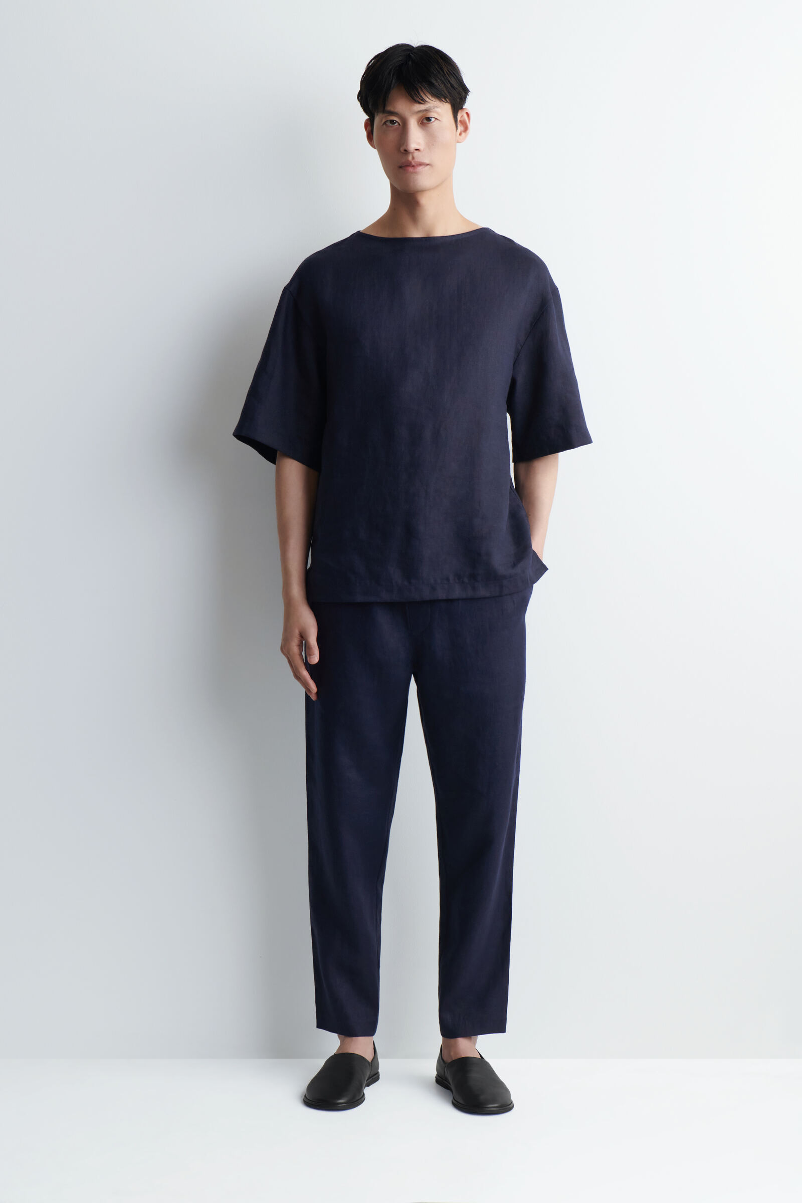 ELASTICATED LINEN REGULAR-FIT TAPERED TROUSERSNAVY