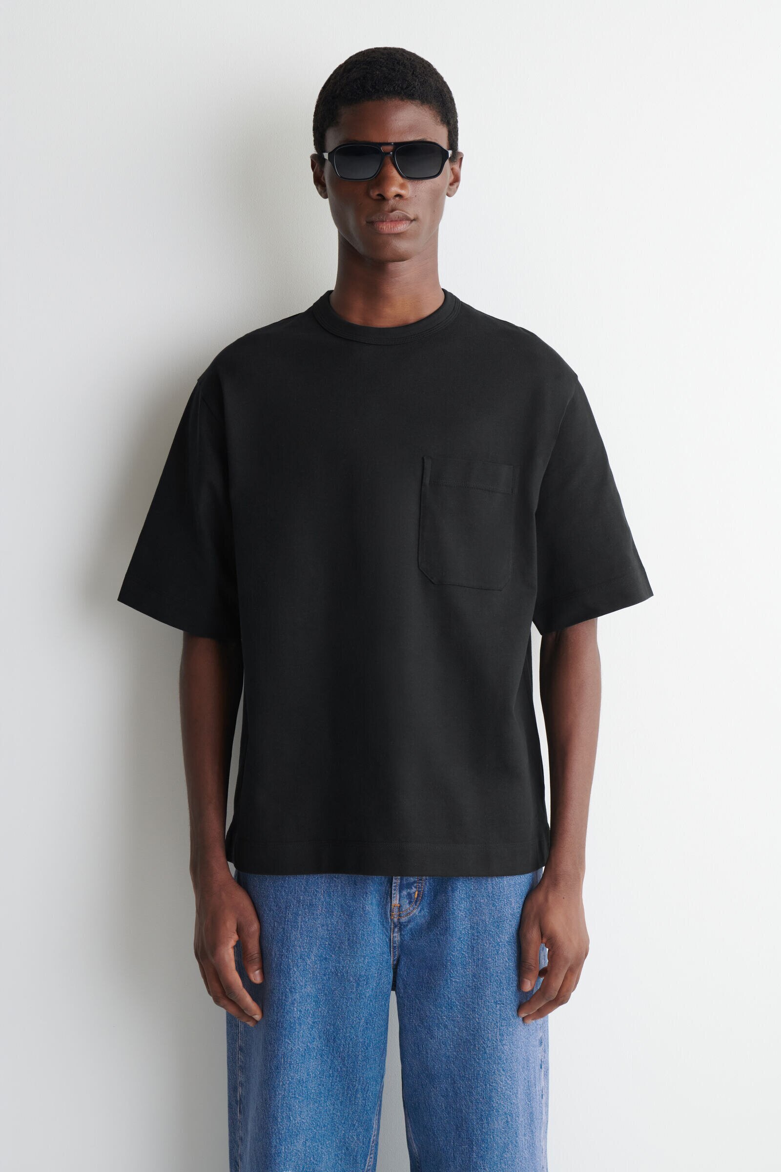 OVERSIZED POCKET-DETAIL T-SHIRTBLACK