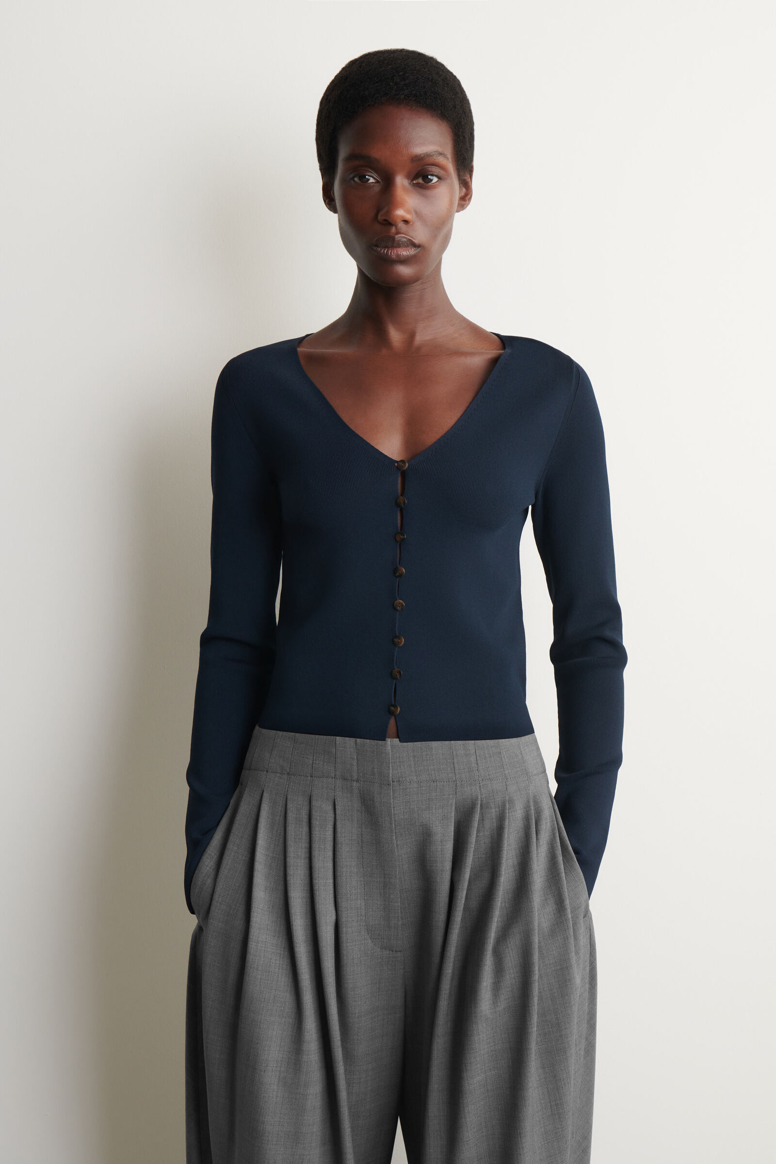 MINIMAL KNITTED V-NECK CARDIGANNAVY
