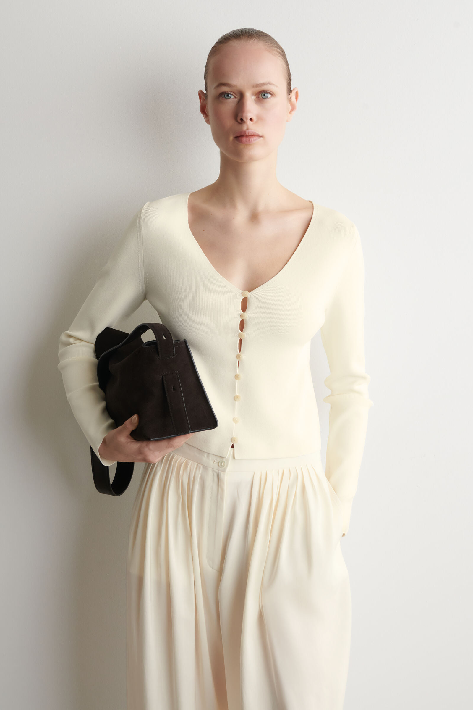 MINIMAL KNITTED V-NECK CARDIGANIVORY